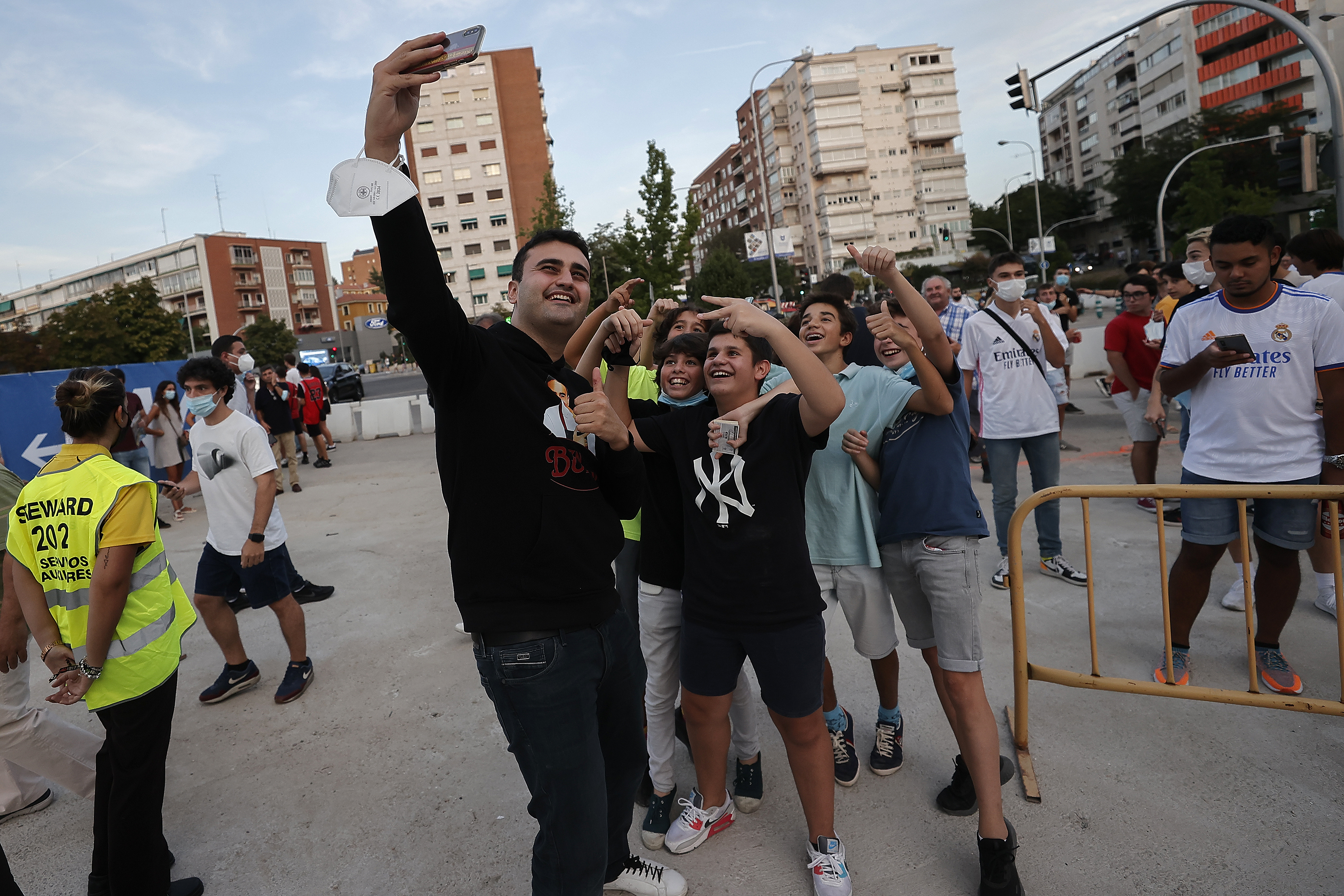 CZN Burak'tan La Liga futbolcularına jest!