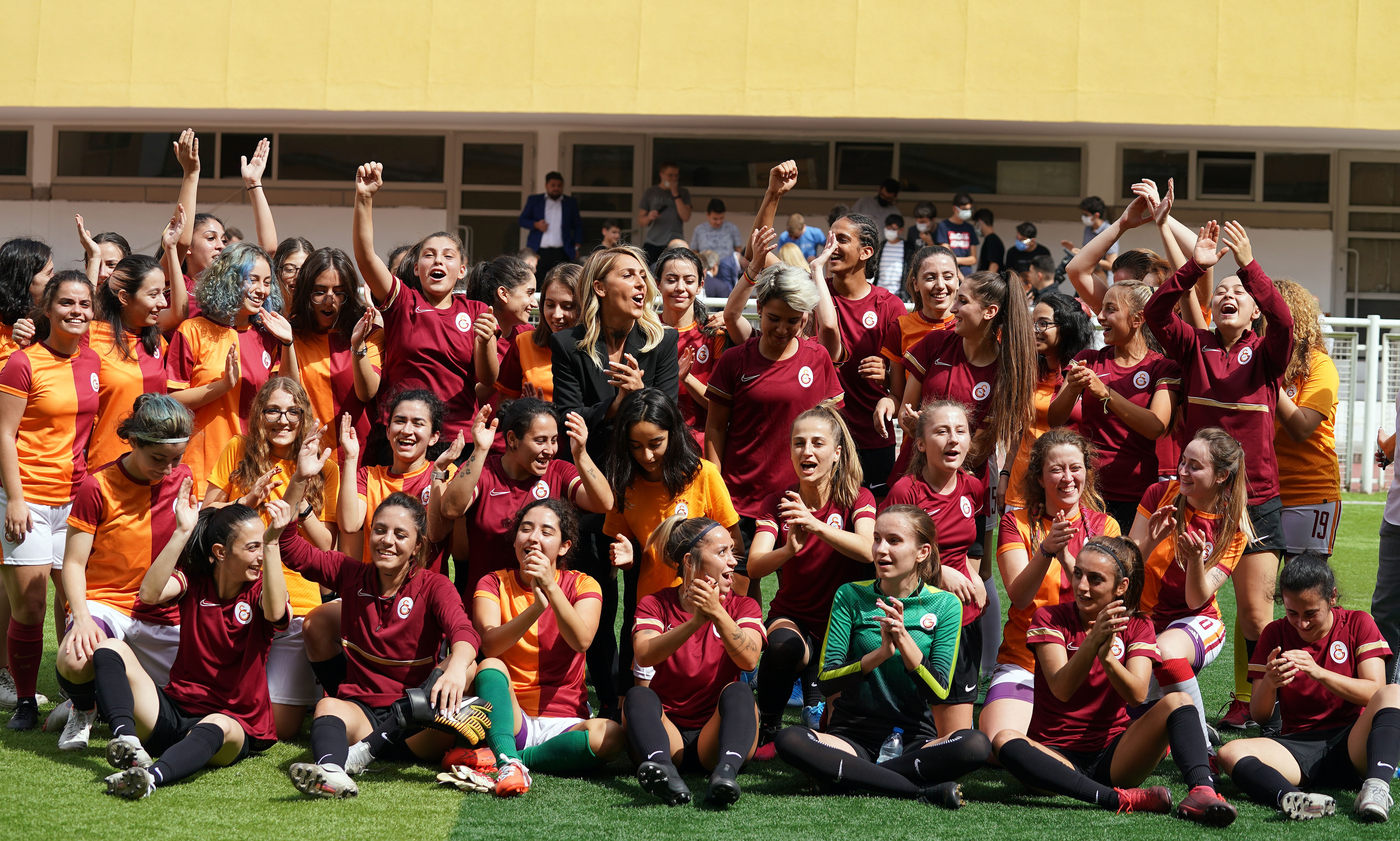 Galatasaray'da kadın futbol takımı tanıtıldı (18.09.2021)