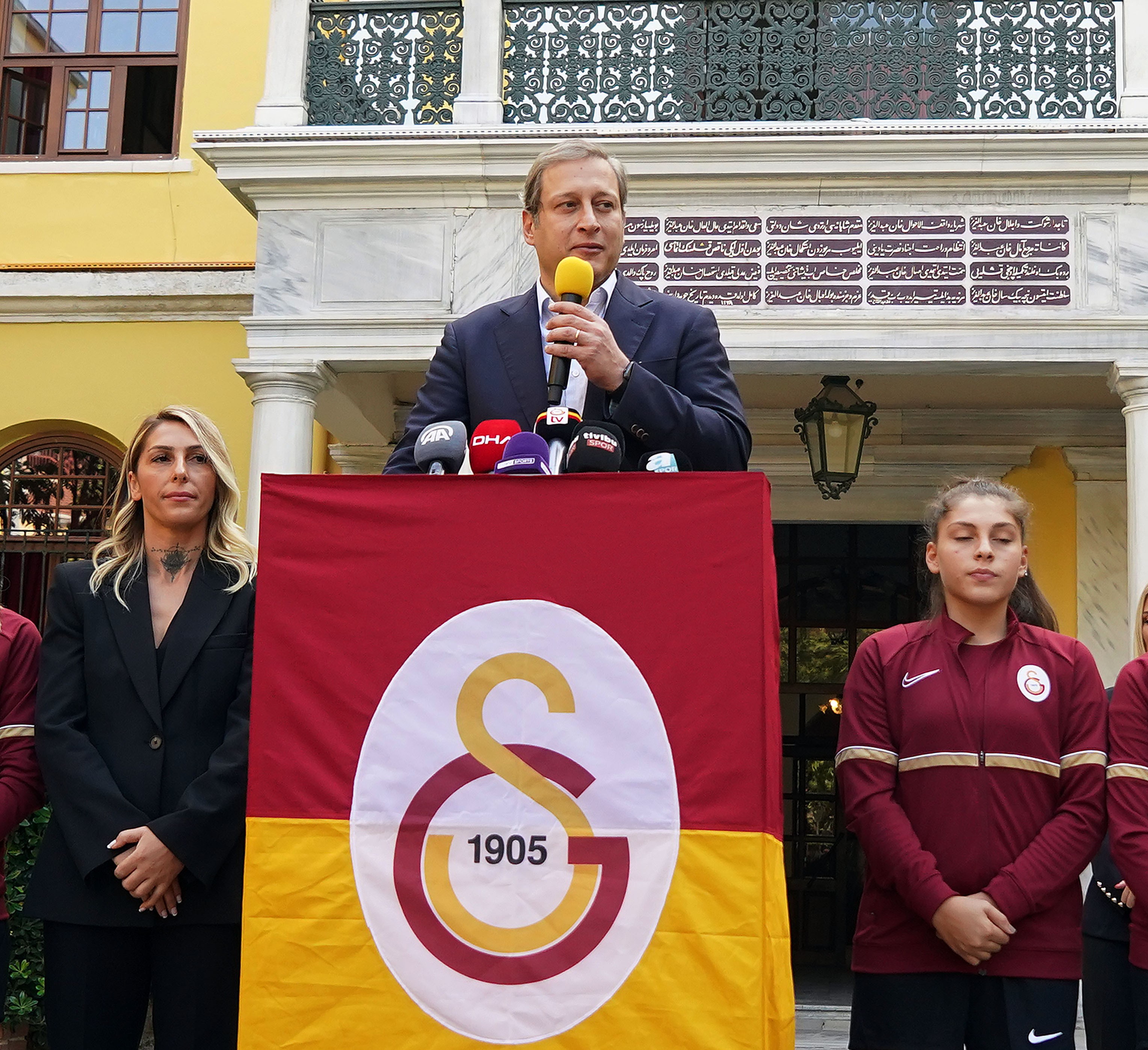 Galatasaray'da kadın futbol takımı tanıtıldı (18.09.2021)