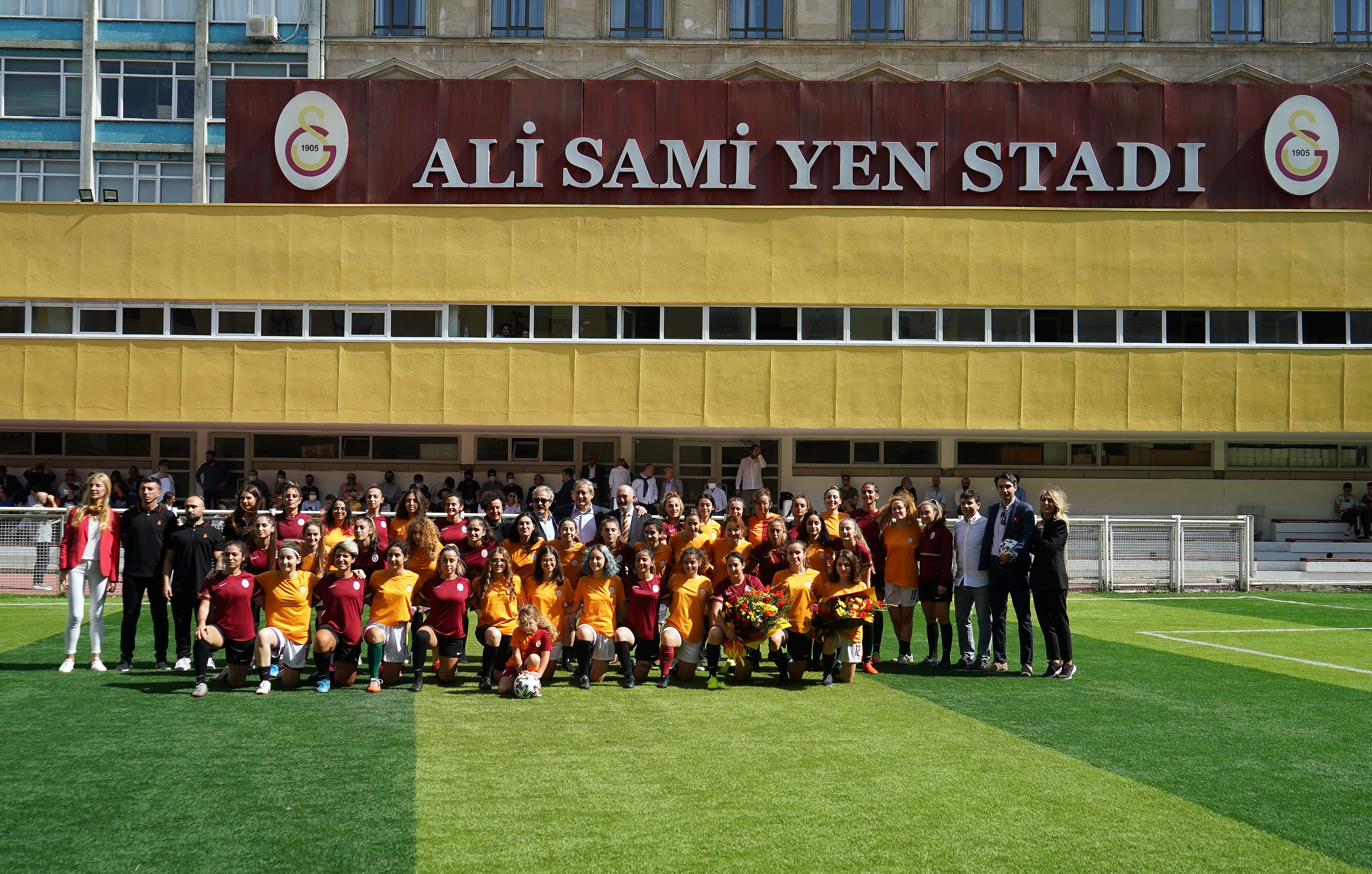 Galatasaray'da kadın futbol takımı tanıtıldı (18.09.2021)