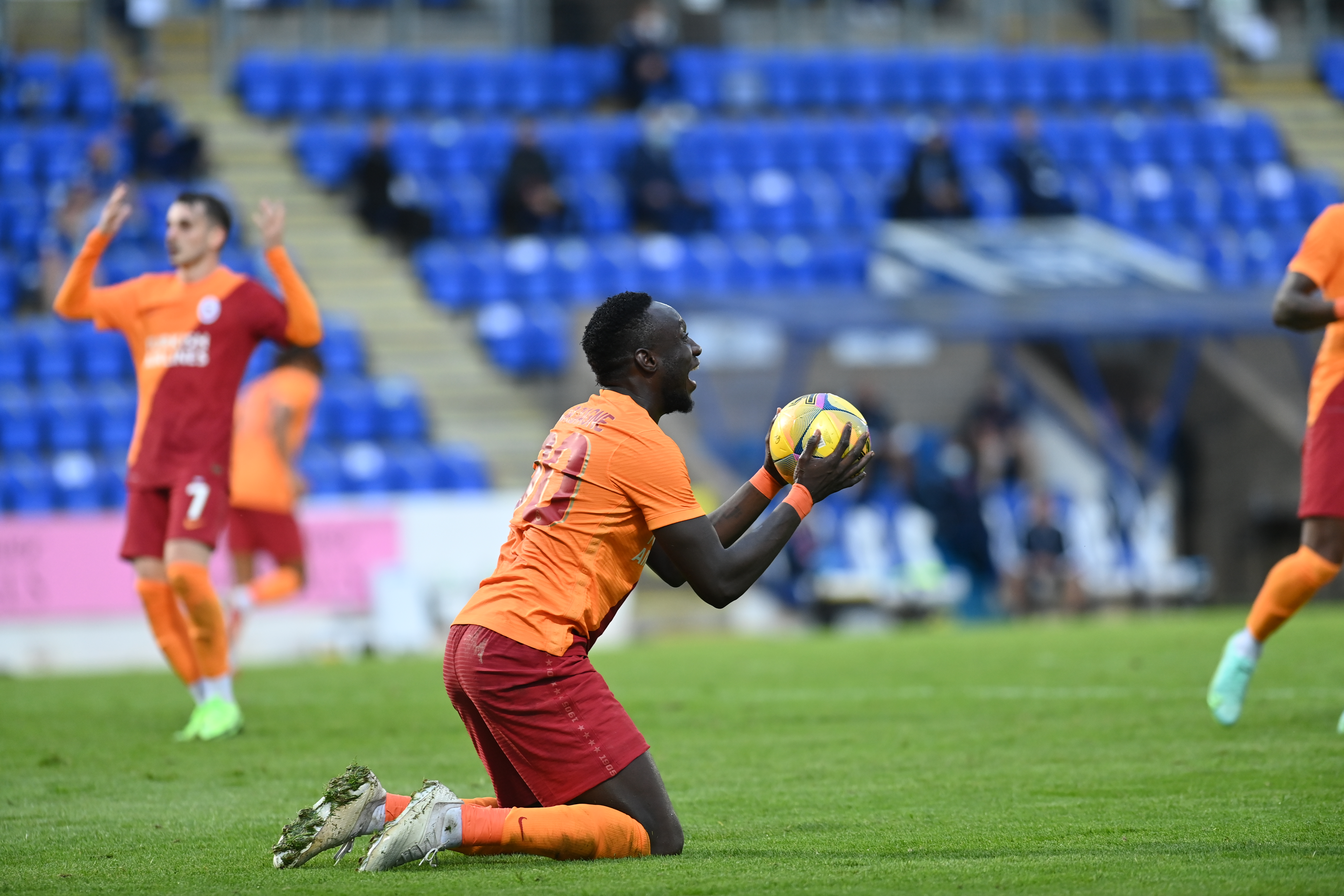 Mbaye Diagne, sosyal medya paylaşımıyla sitemde bulundu