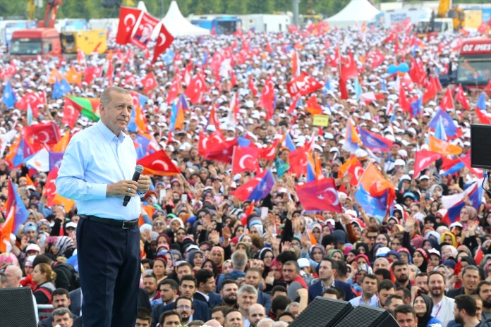 AKP'ye anket şoku: İlk kez yüzde 30'un altında