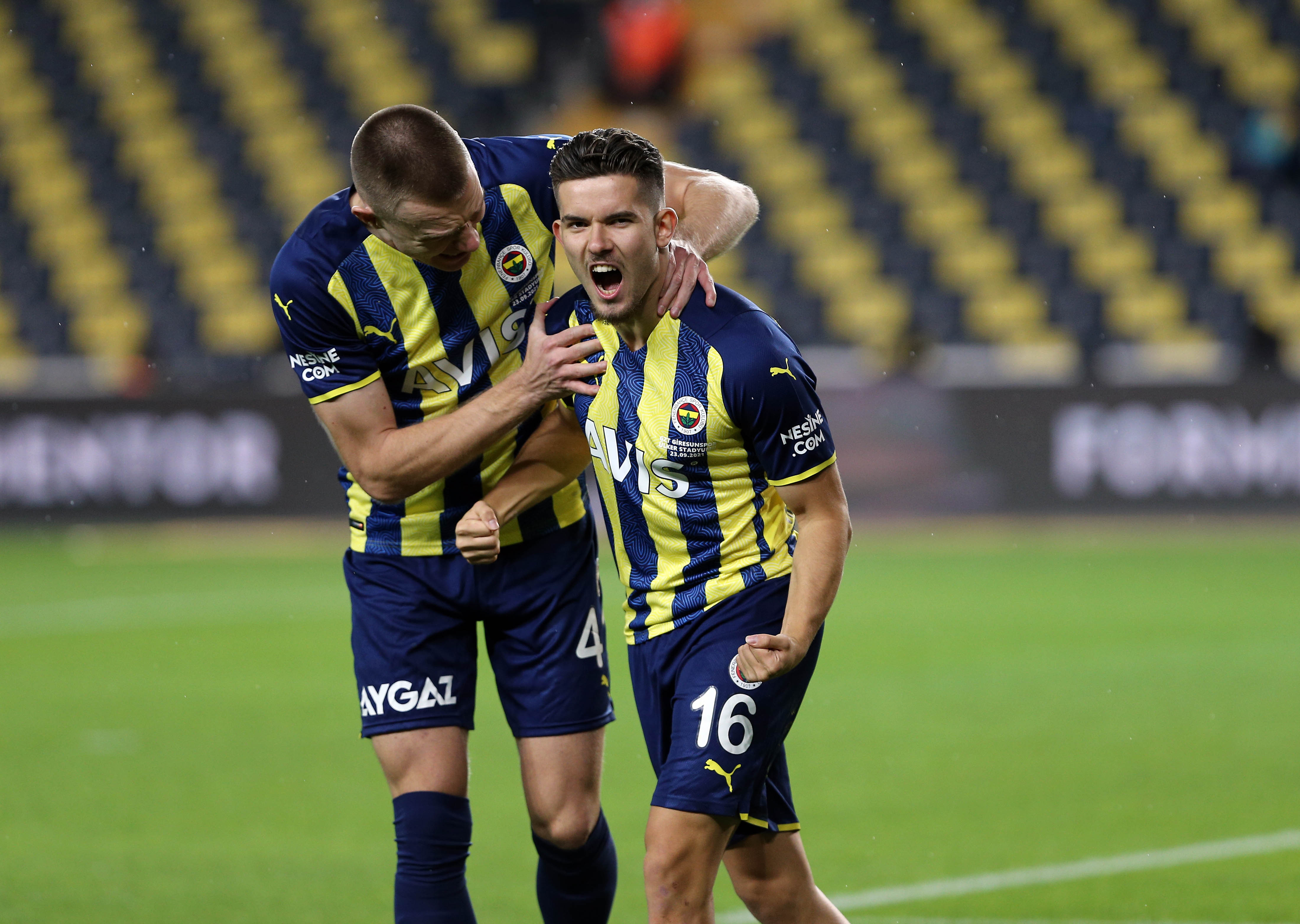 Fenerbahçe, evinde 3 puanı aldı! Fenerbahçe 2 -1 Giresunspor