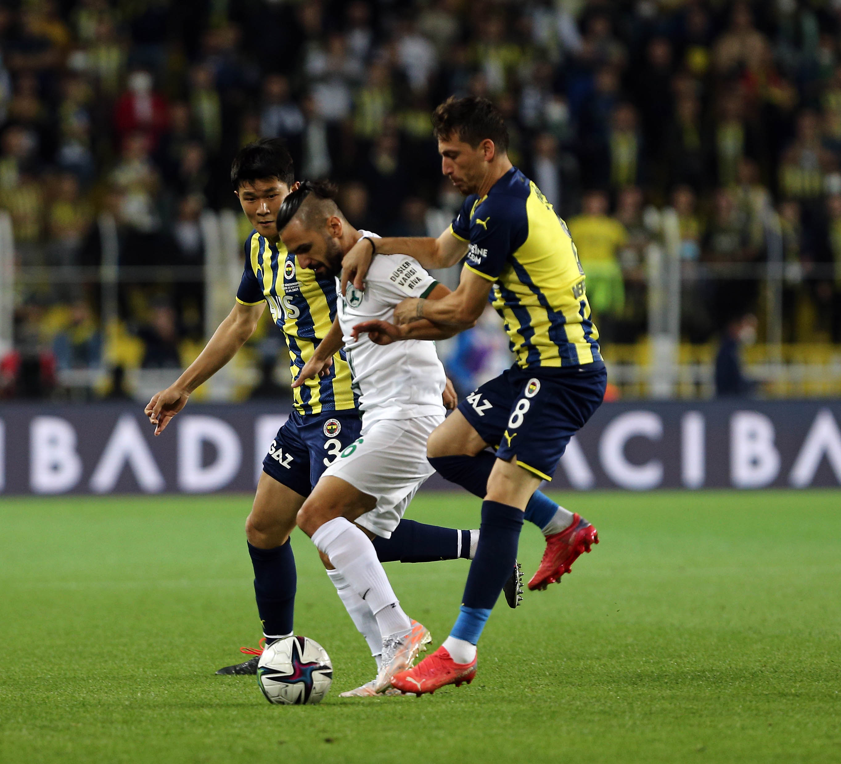 Fenerbahçe, evinde 3 puanı aldı! Fenerbahçe 2 -1 Giresunspor