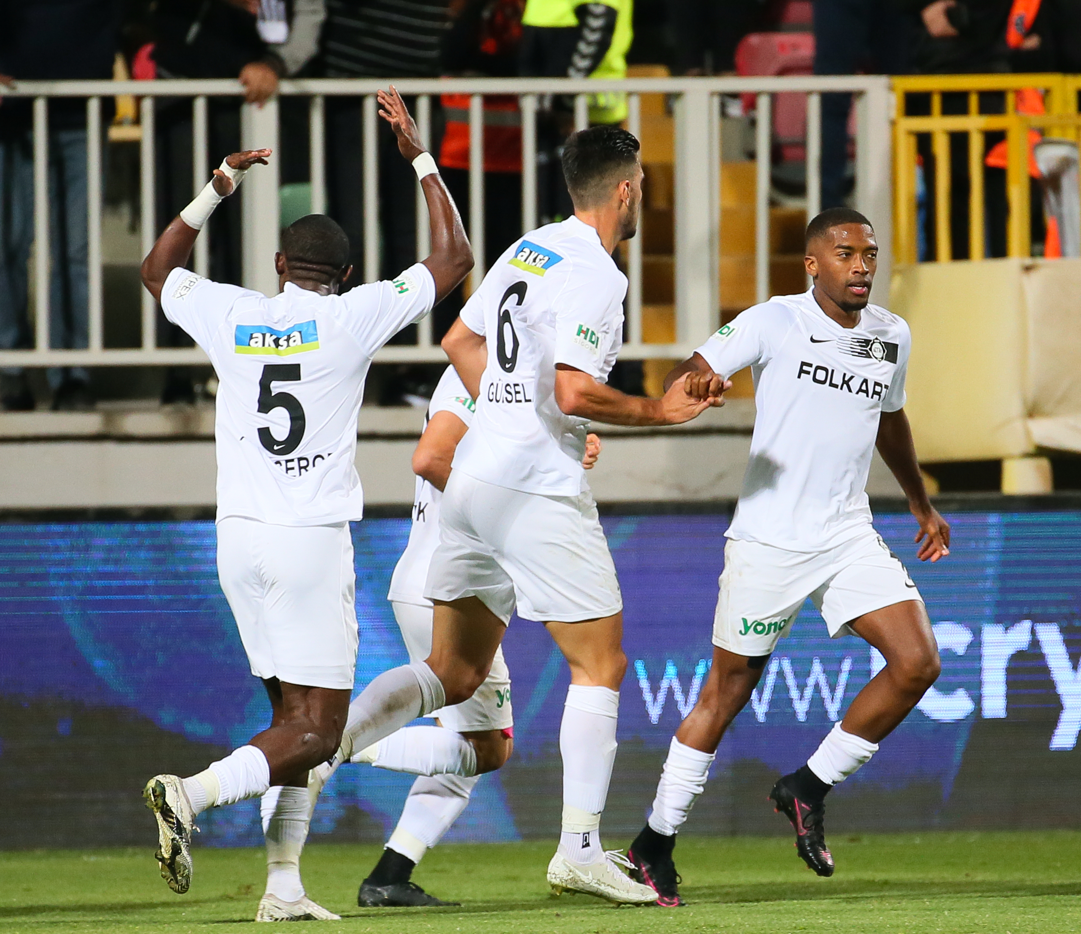 Maç sonucu | Altay - Beşiktaş (2-1)