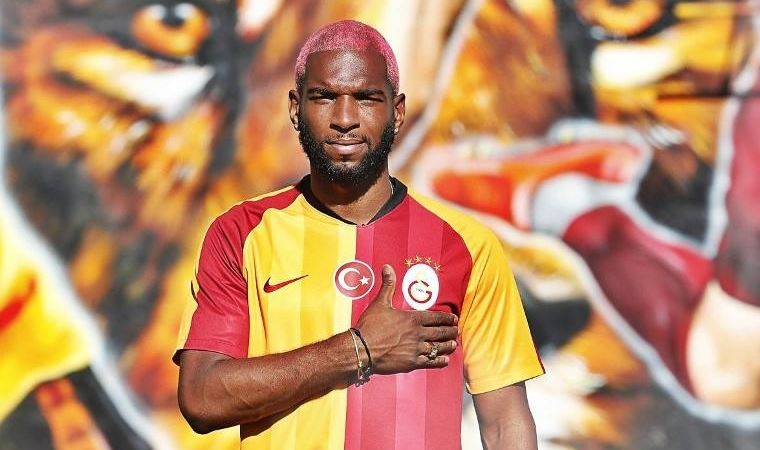 Ryan Babel şarkı yayınladı; taraftardan tepki geldi