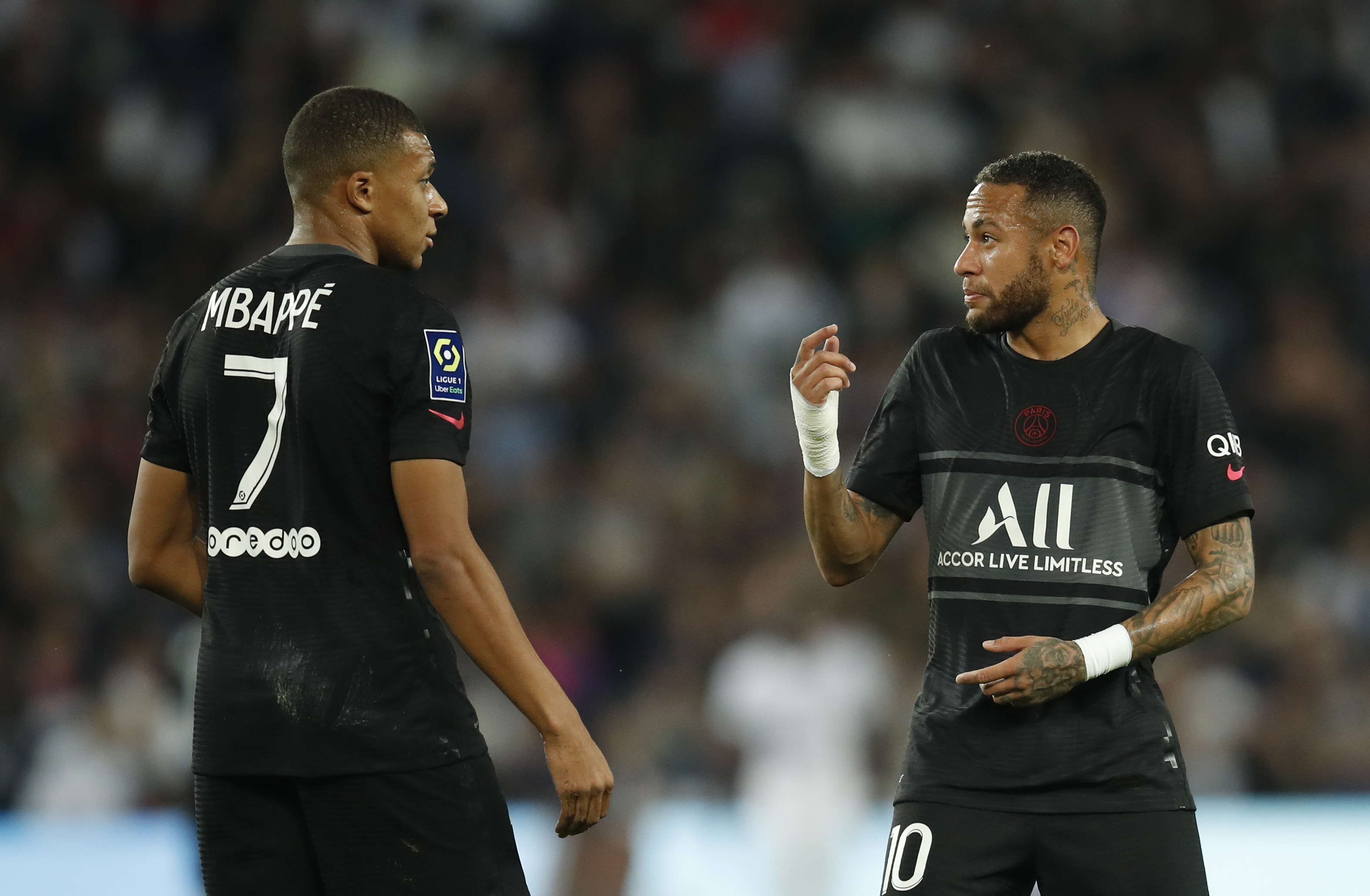 PSG'de Mbappe ile Neymar arasında 'bana pas vermiyor' krizi çıktı