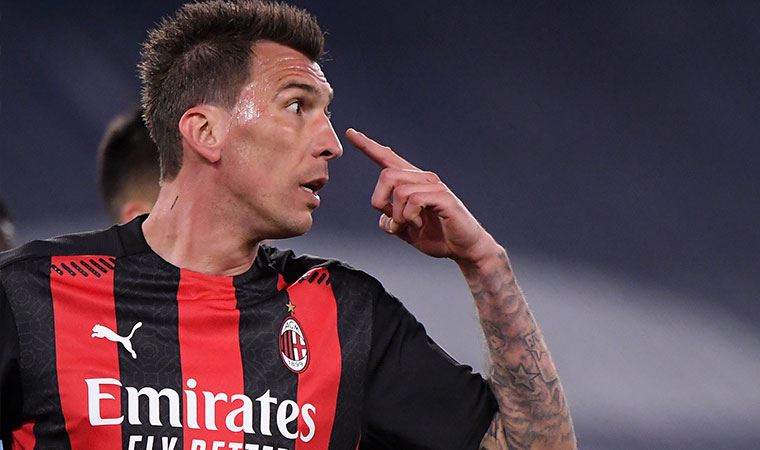 Yıldız futbolcu Mario Mandzukic, futbolu bıraktığını açıkladı