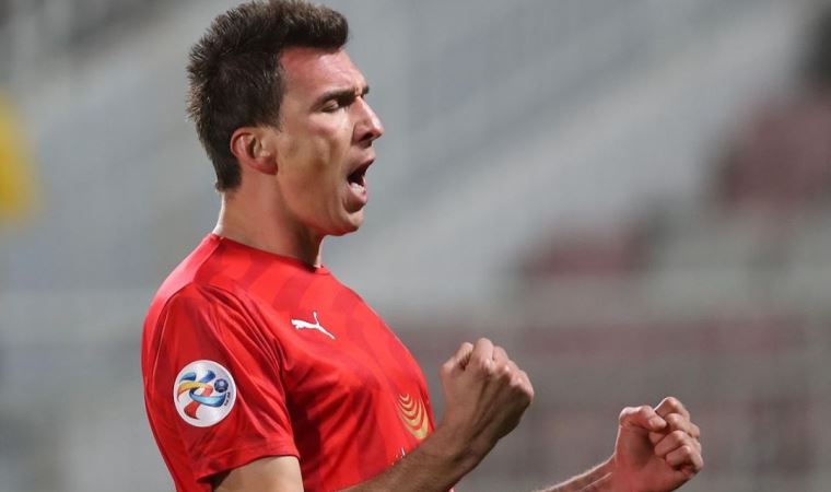 Yıldız futbolcu Mario Mandzukic, futbolu bıraktığını açıkladı