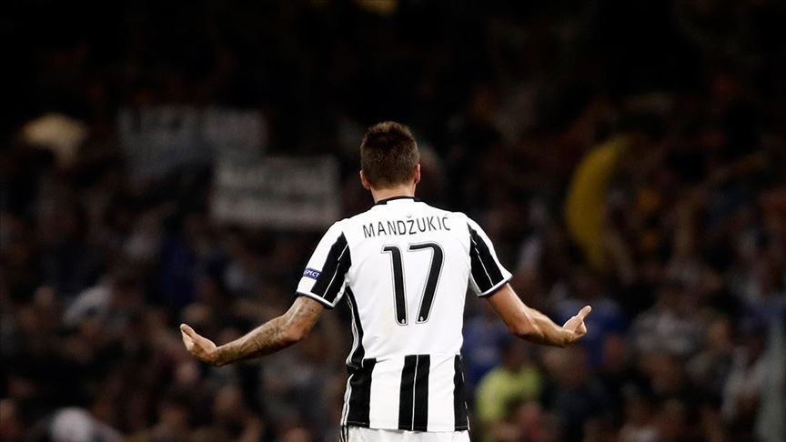 Yıldız futbolcu Mario Mandzukic, futbolu bıraktığını açıkladı