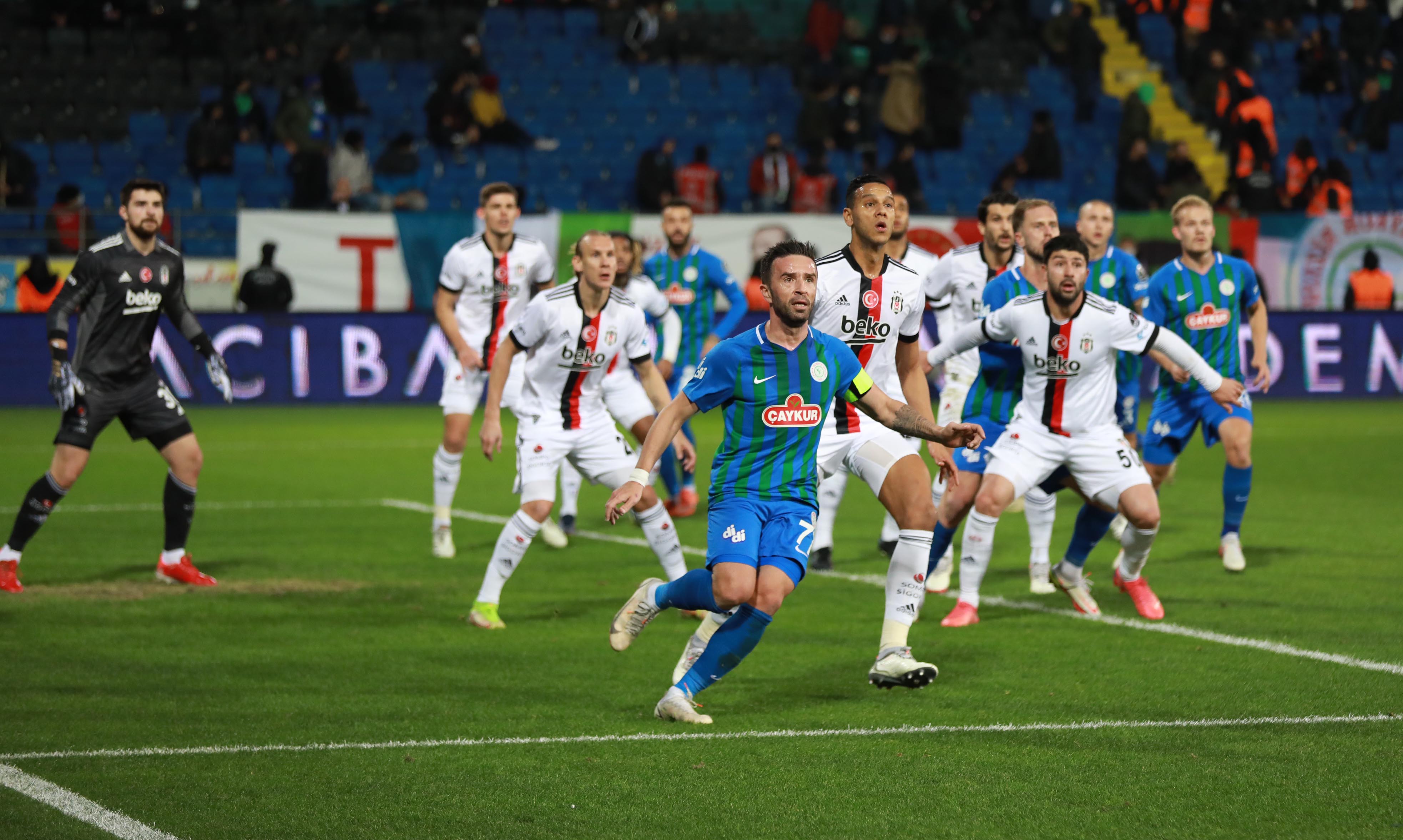 Hakemler Ç. Rizespor - Beşiktaş maçındaki tartışmalı pozisyonları yorumladı