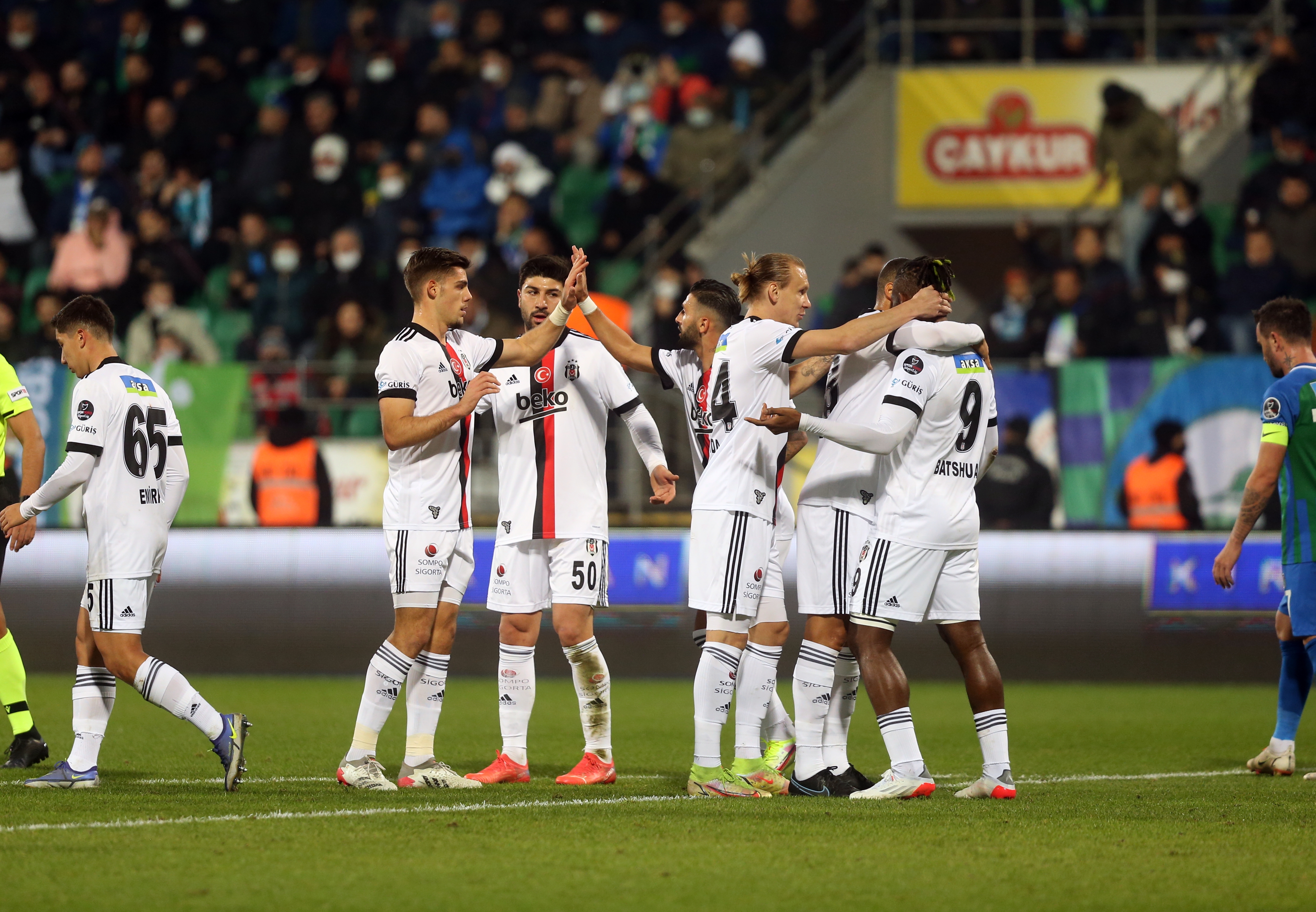 Hakemler Ç. Rizespor - Beşiktaş maçındaki tartışmalı pozisyonları yorumladı