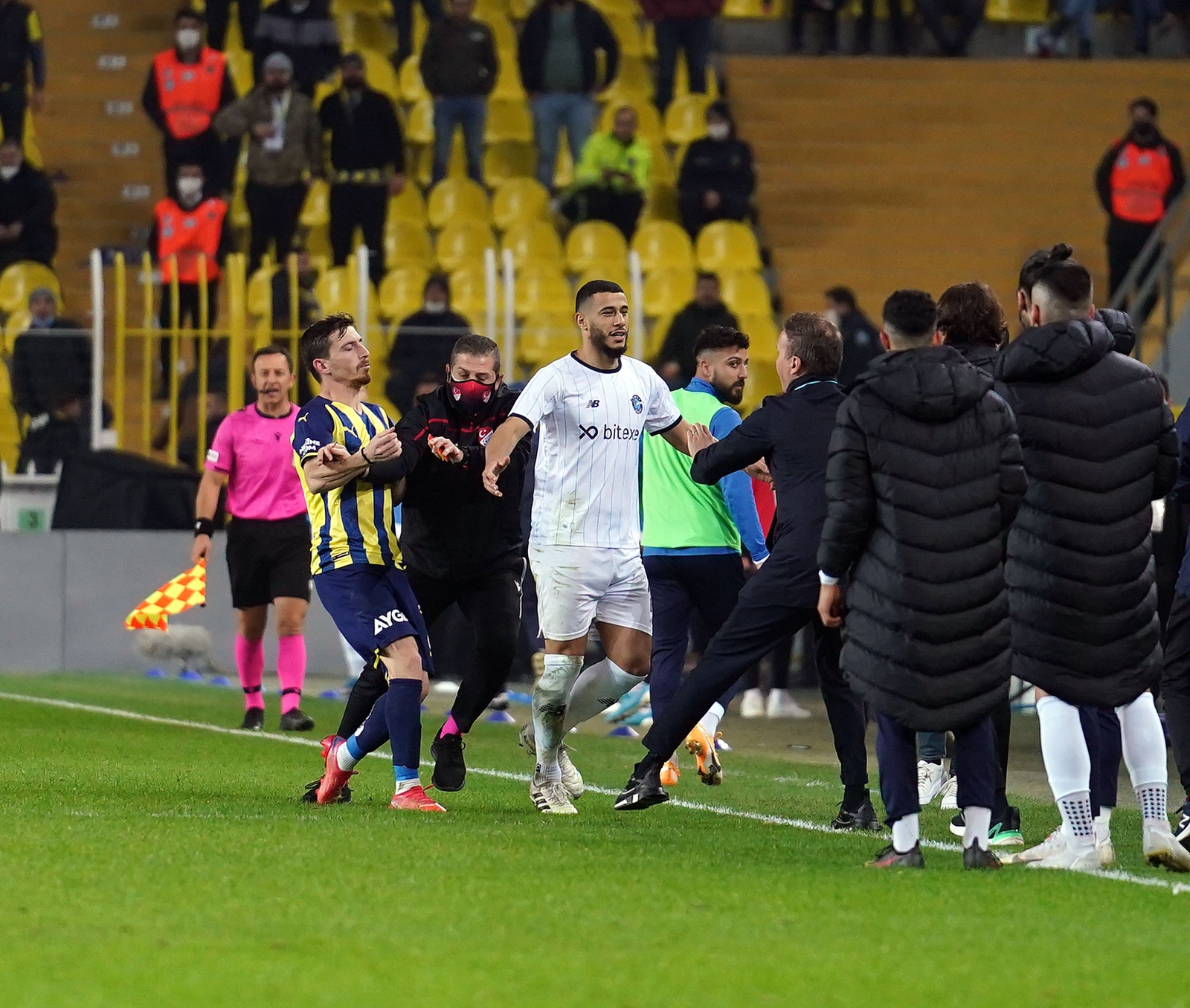 Fenerbahçe, sahasında mağlup! Fenerbahçe 1-2 Adana Demirspor