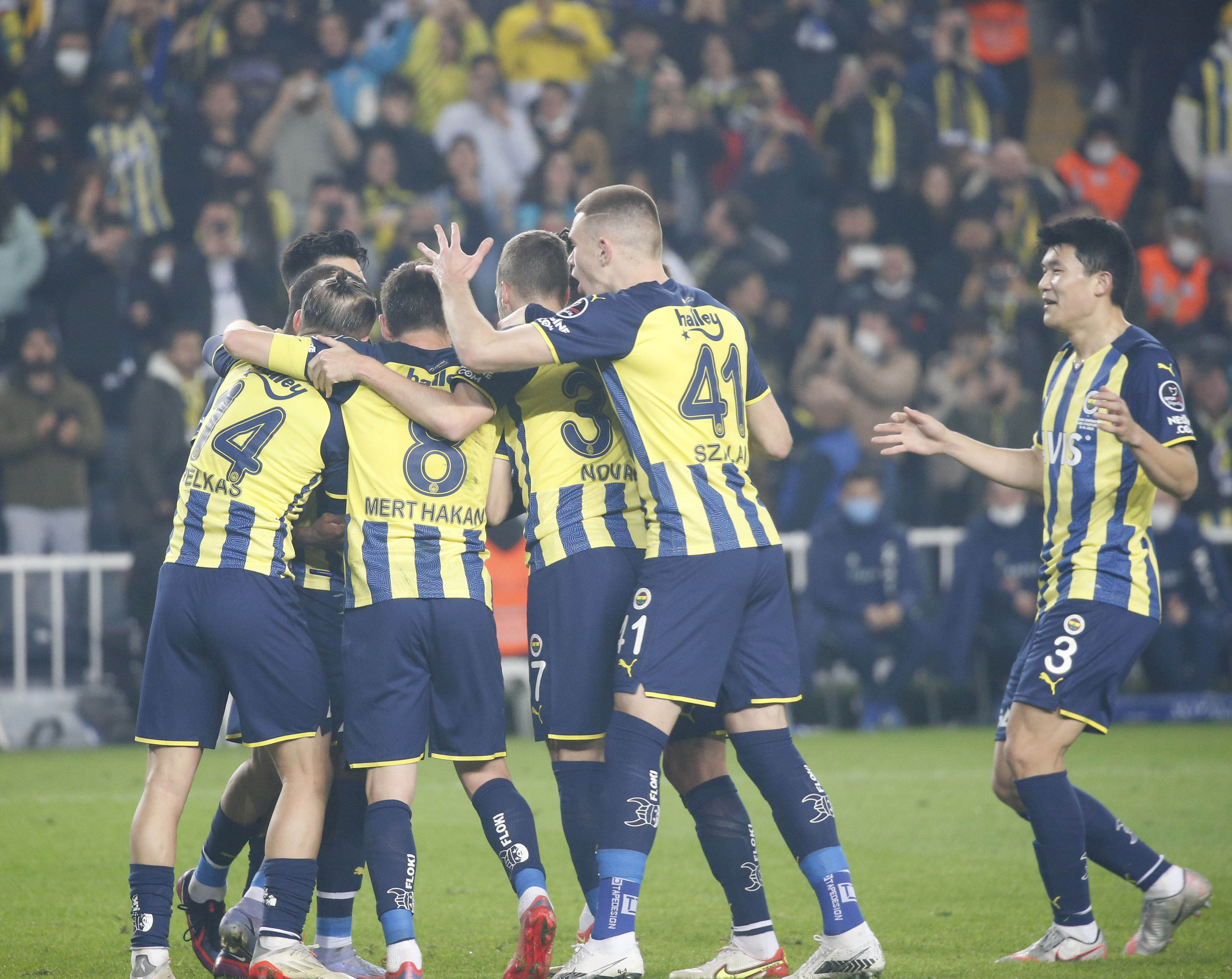 Fenerbahçe, sahasında mağlup! Fenerbahçe 1-2 Adana Demirspor