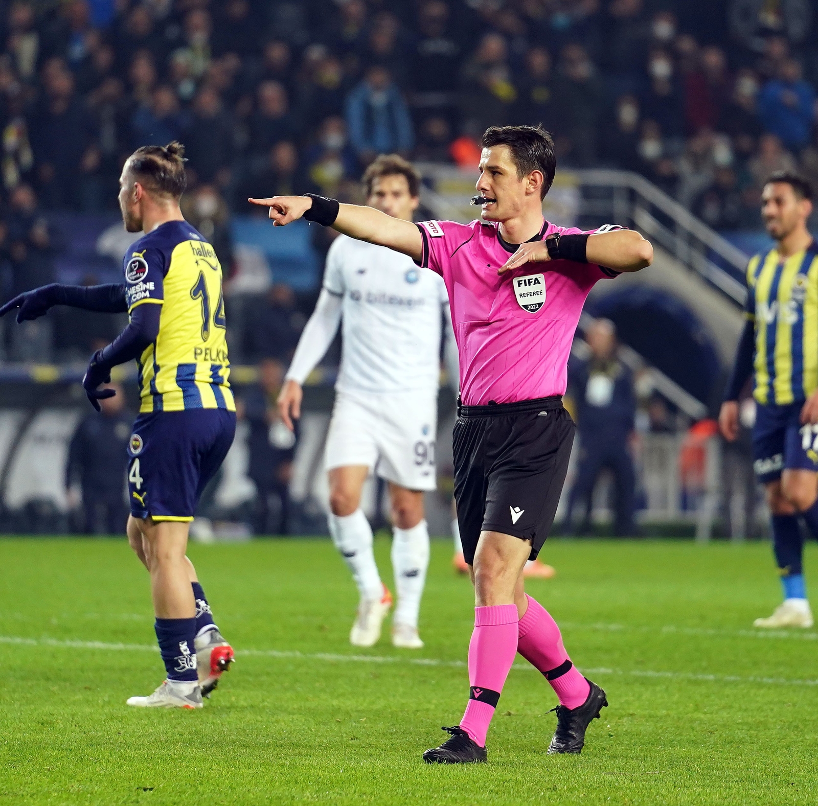 Fenerbahçe, sahasında mağlup! Fenerbahçe 1-2 Adana Demirspor