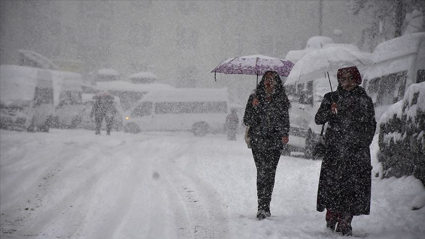 Kar yağışı başladı: 'Dışarı çıkmayın' uyarısı geldi