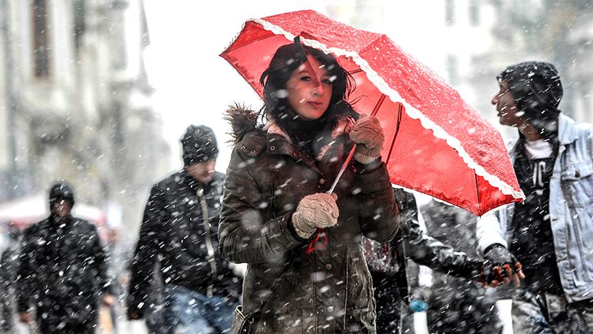 Kar yağışı başladı: 'Dışarı çıkmayın' uyarısı geldi