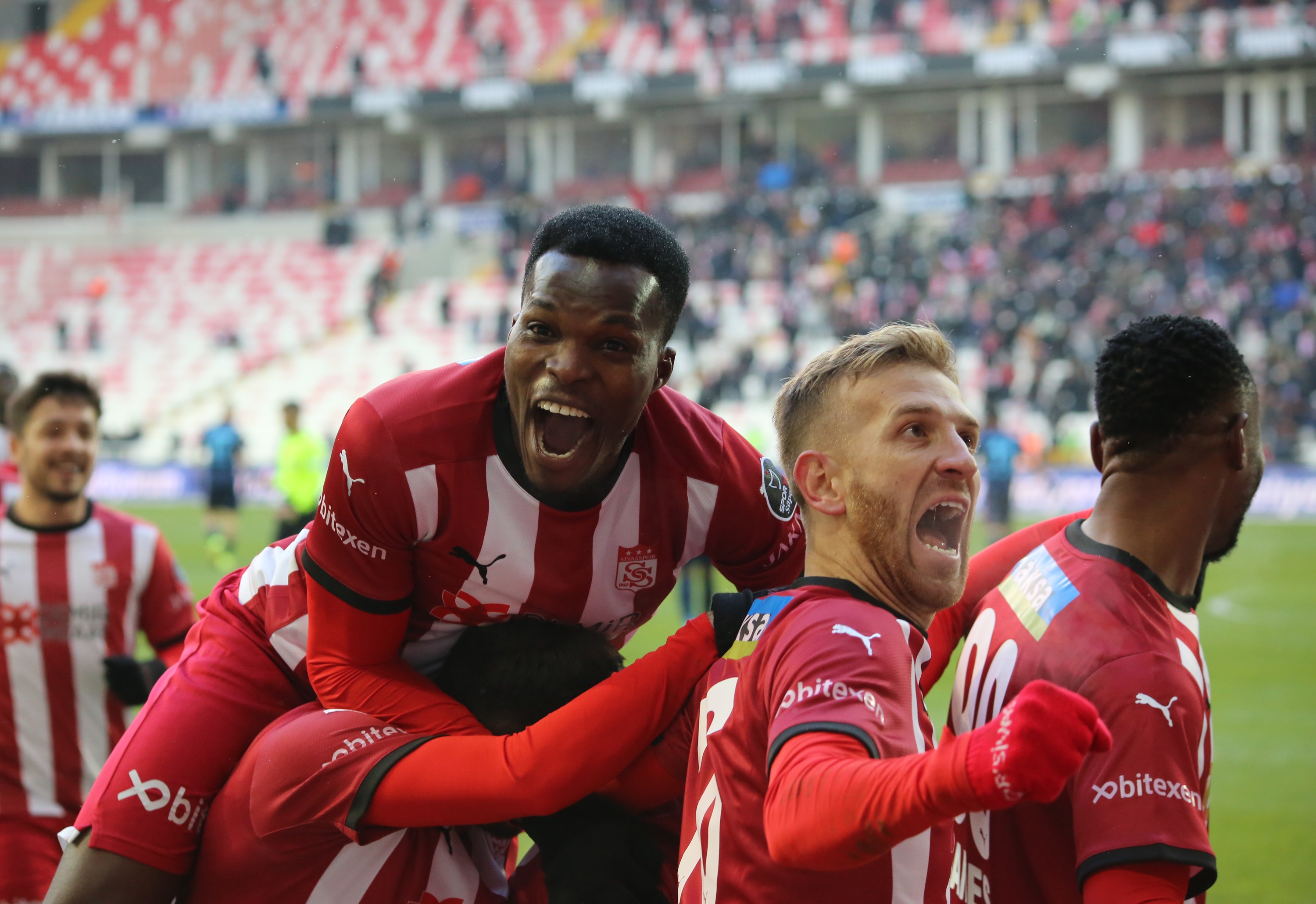 Sivas'ta puanlar paylaşıldı! Demir Grup Sivasspor 1-1 Trabzonspor