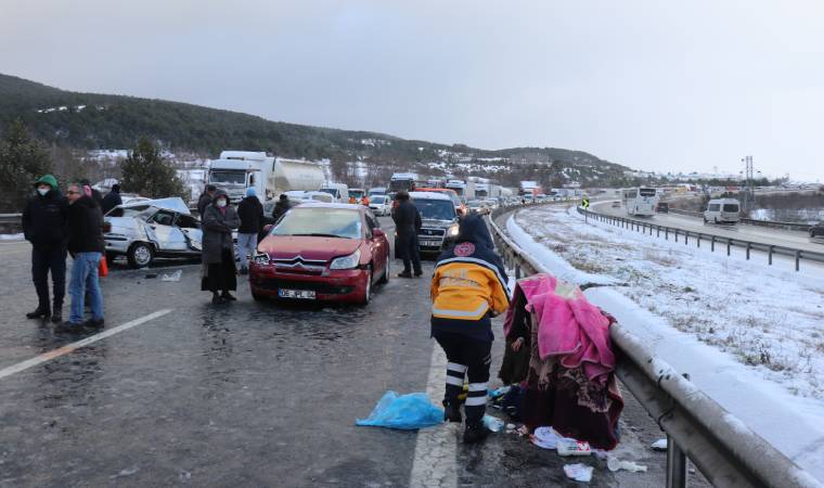 Son dakika | Bolu'da 12 aracın çarpıştığı zincirleme kaza: İstanbul yönü kapandı