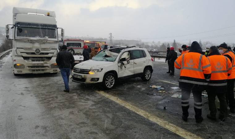 Son dakika | Bolu'da 12 aracın çarpıştığı zincirleme kaza: İstanbul yönü kapandı