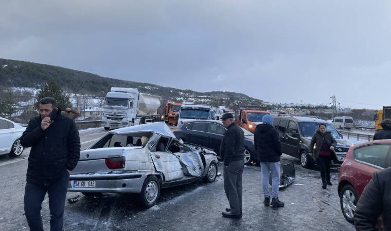 Son dakika | Bolu'da 12 aracın çarpıştığı zincirleme kaza: İstanbul yönü kapandı