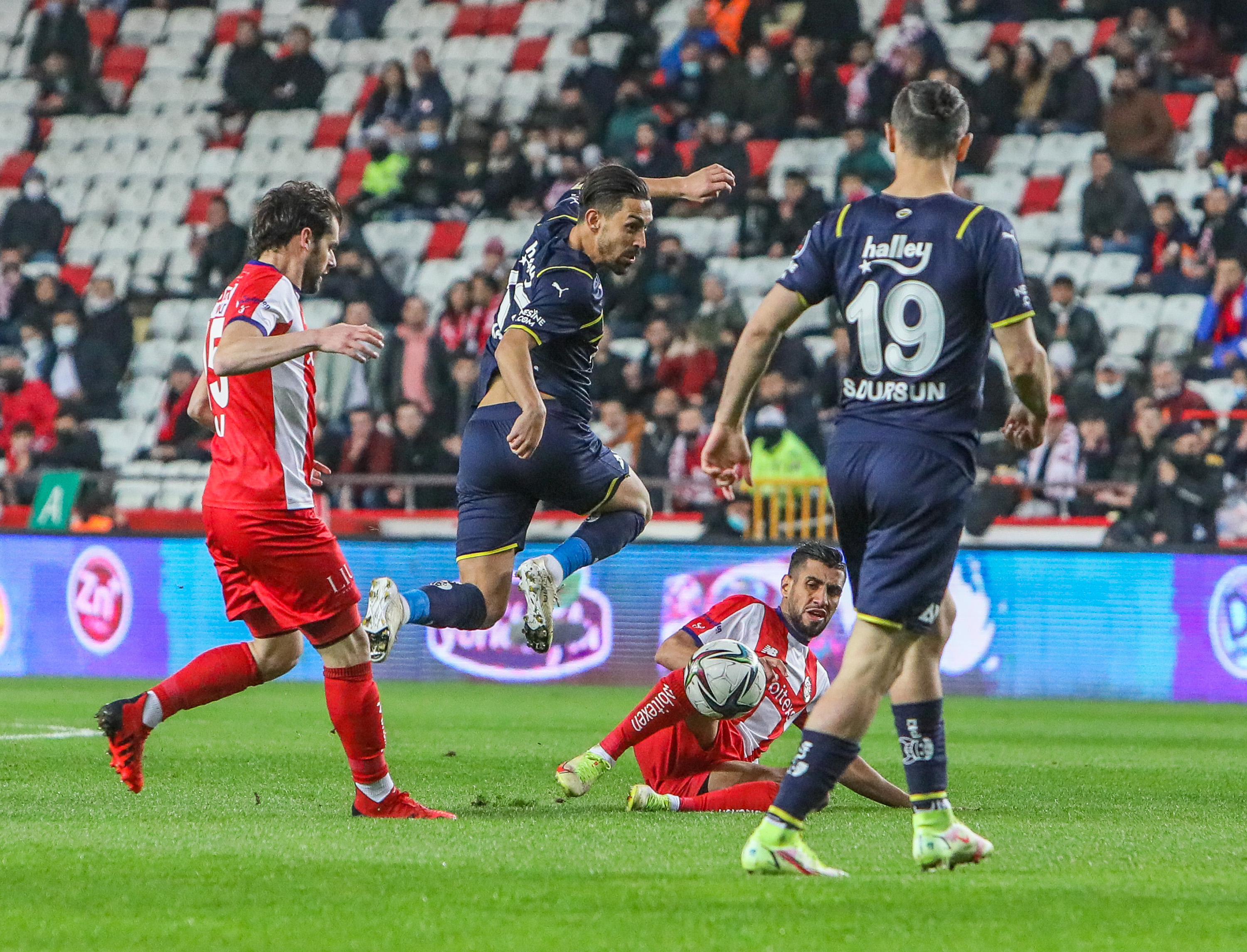 Fenerbahçe'nin deplasman galibiyeti hasreti sürüyor! Fraport TAV Antalyaspor 1-1 Fenerbahçe