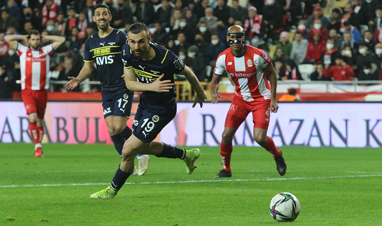 Fenerbahçe'nin deplasman galibiyeti hasreti sürüyor! Fraport TAV Antalyaspor 1-1 Fenerbahçe