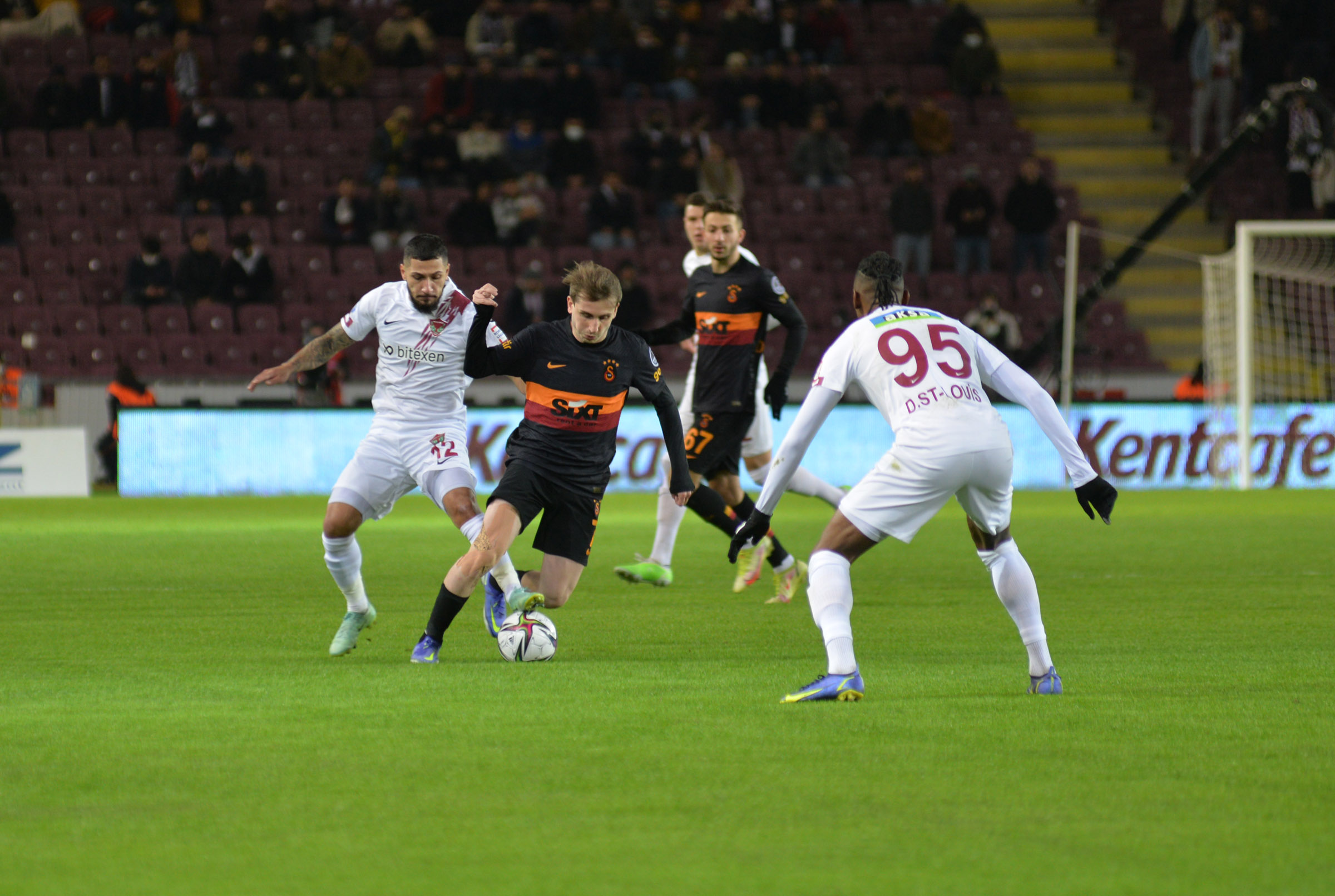 Galatasaray Torrent ile tatsız başladı | Hatayspor - Galatasaray 4-2