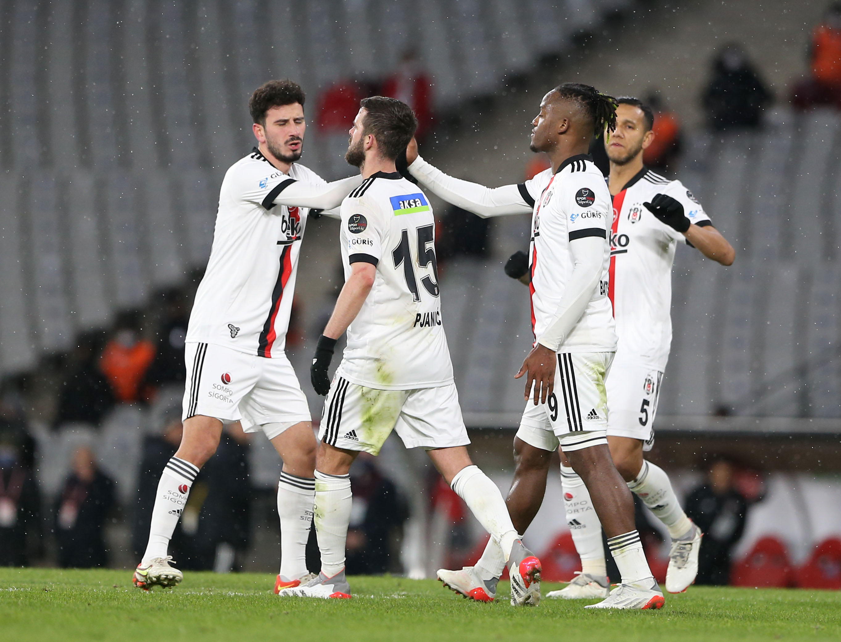 Beşiktaş, deplasmandan mutlu ayrıldı! Fatih Karagümrük 0-1 Beşiktaş