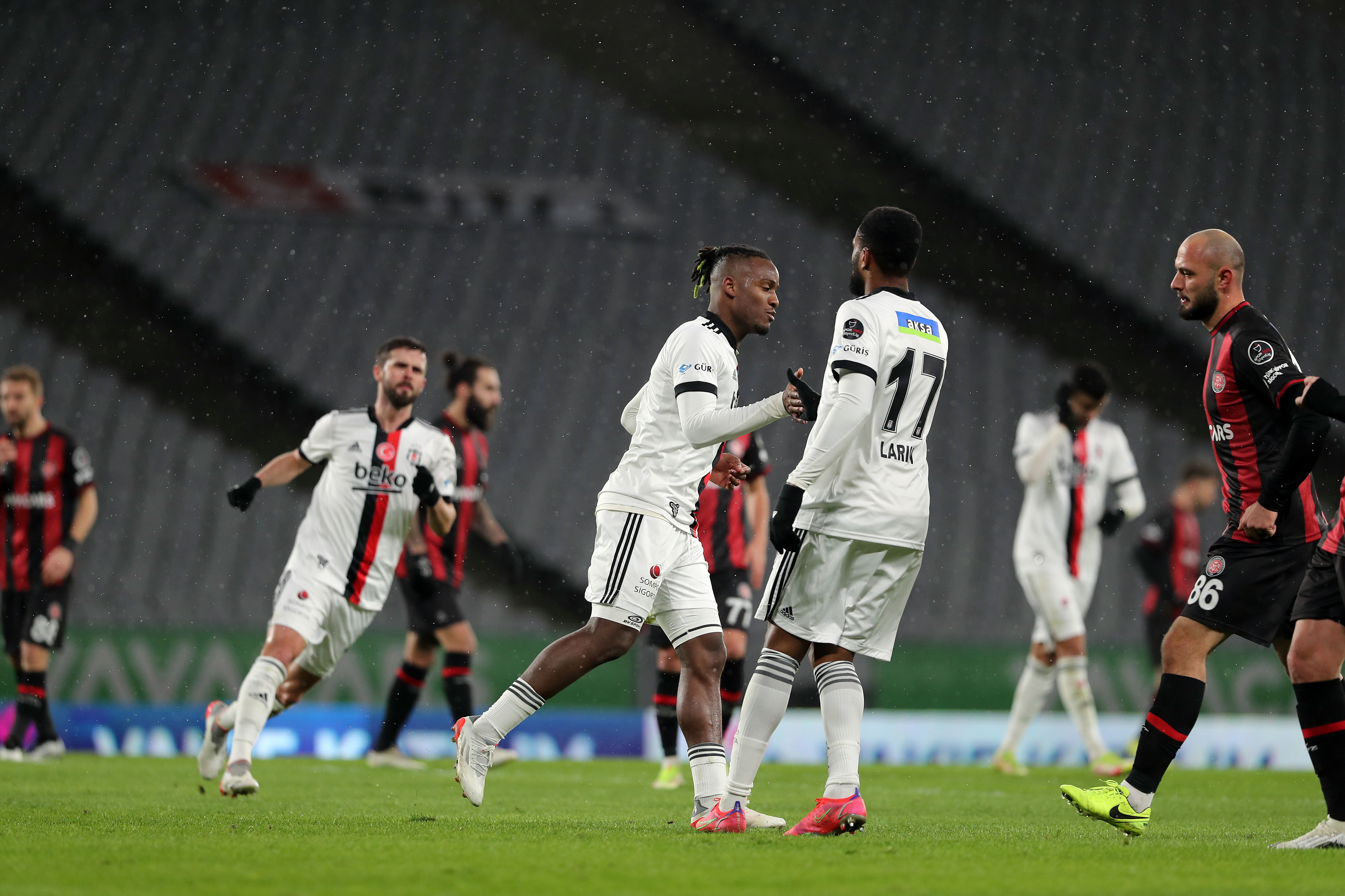 Beşiktaş, deplasmandan mutlu ayrıldı! Fatih Karagümrük 0-1 Beşiktaş