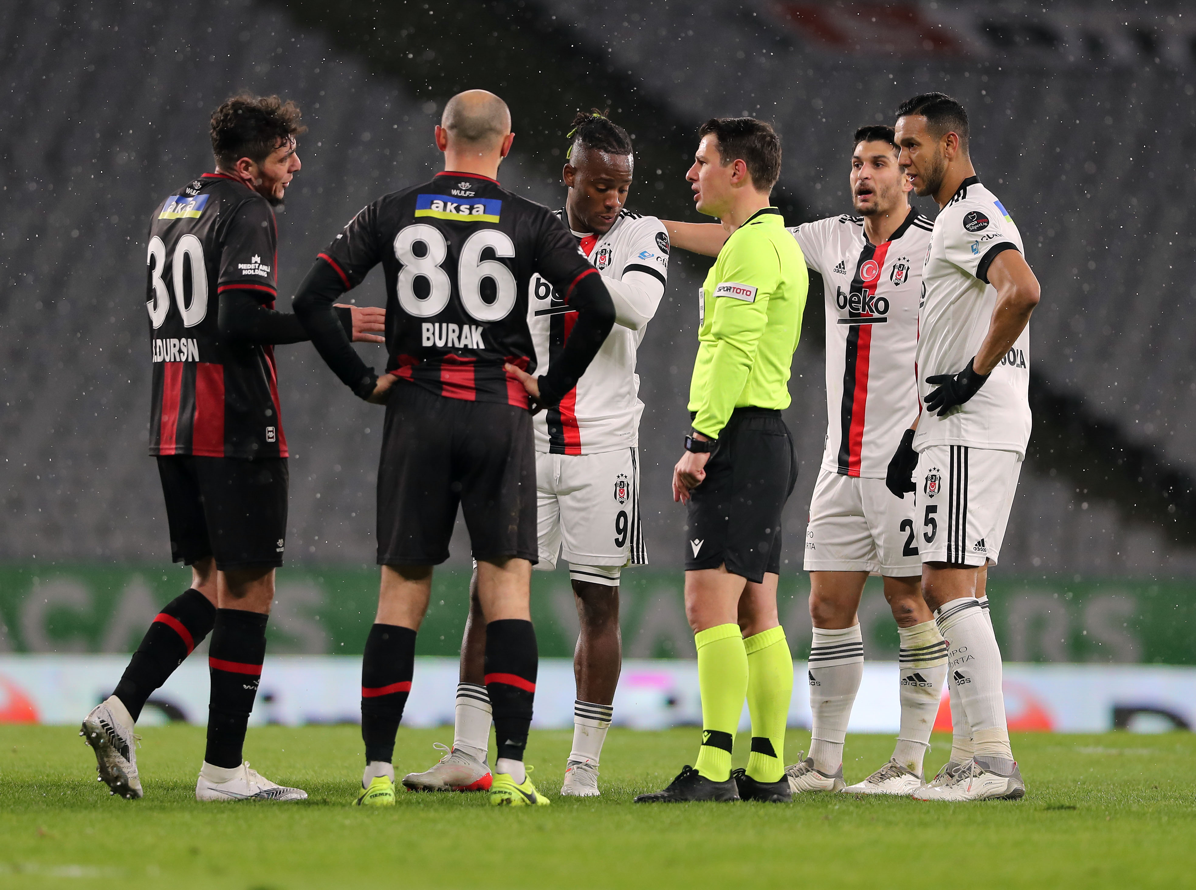 Beşiktaş, deplasmandan mutlu ayrıldı! Fatih Karagümrük 0-1 Beşiktaş