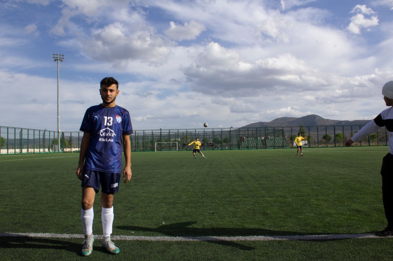 Tabancalı futbolcusunun lisansını yırtıp, takımla ilişiğini kesti