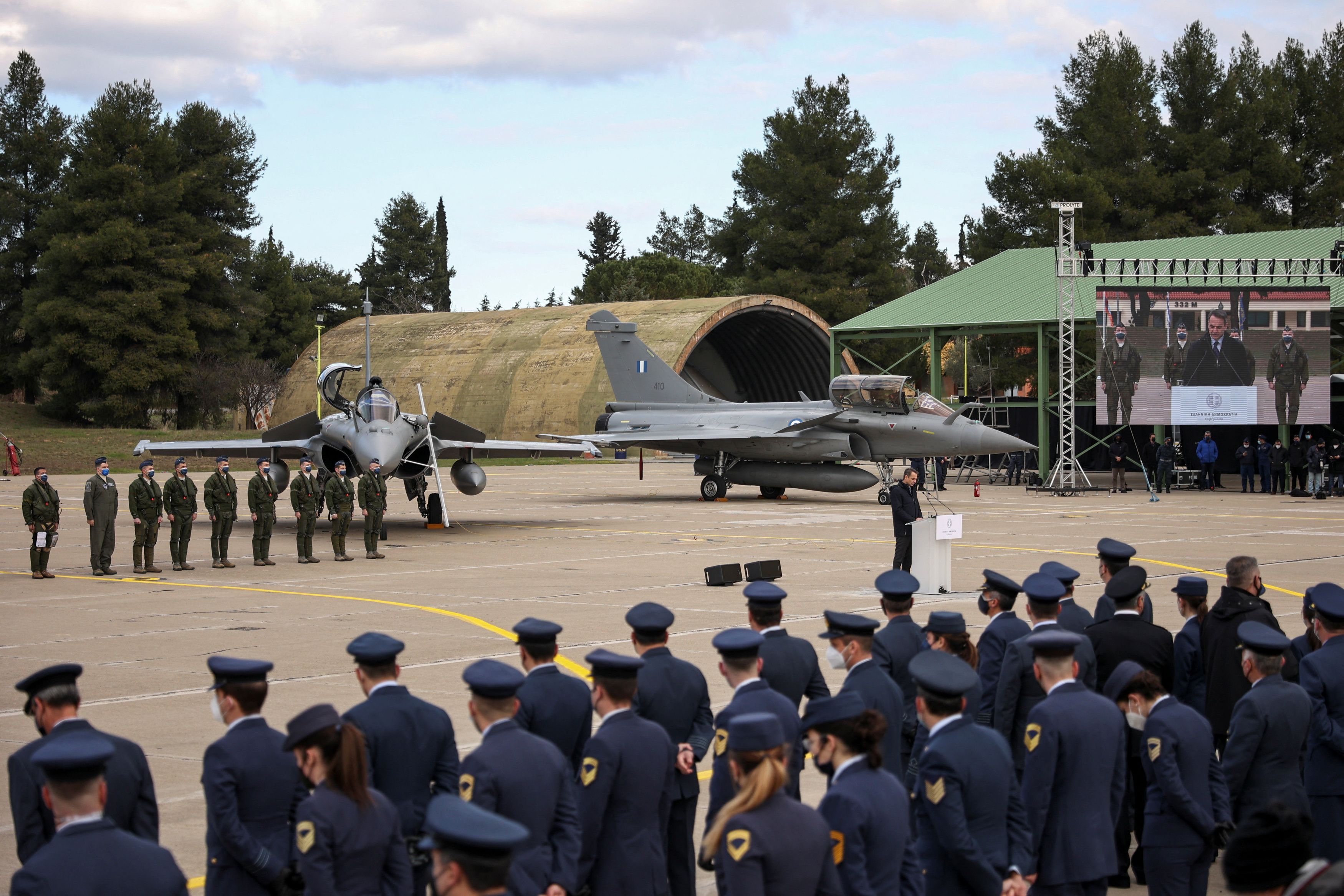 Fransa'nın 'Rafale' uçakları Yunanistan'a ulaştı