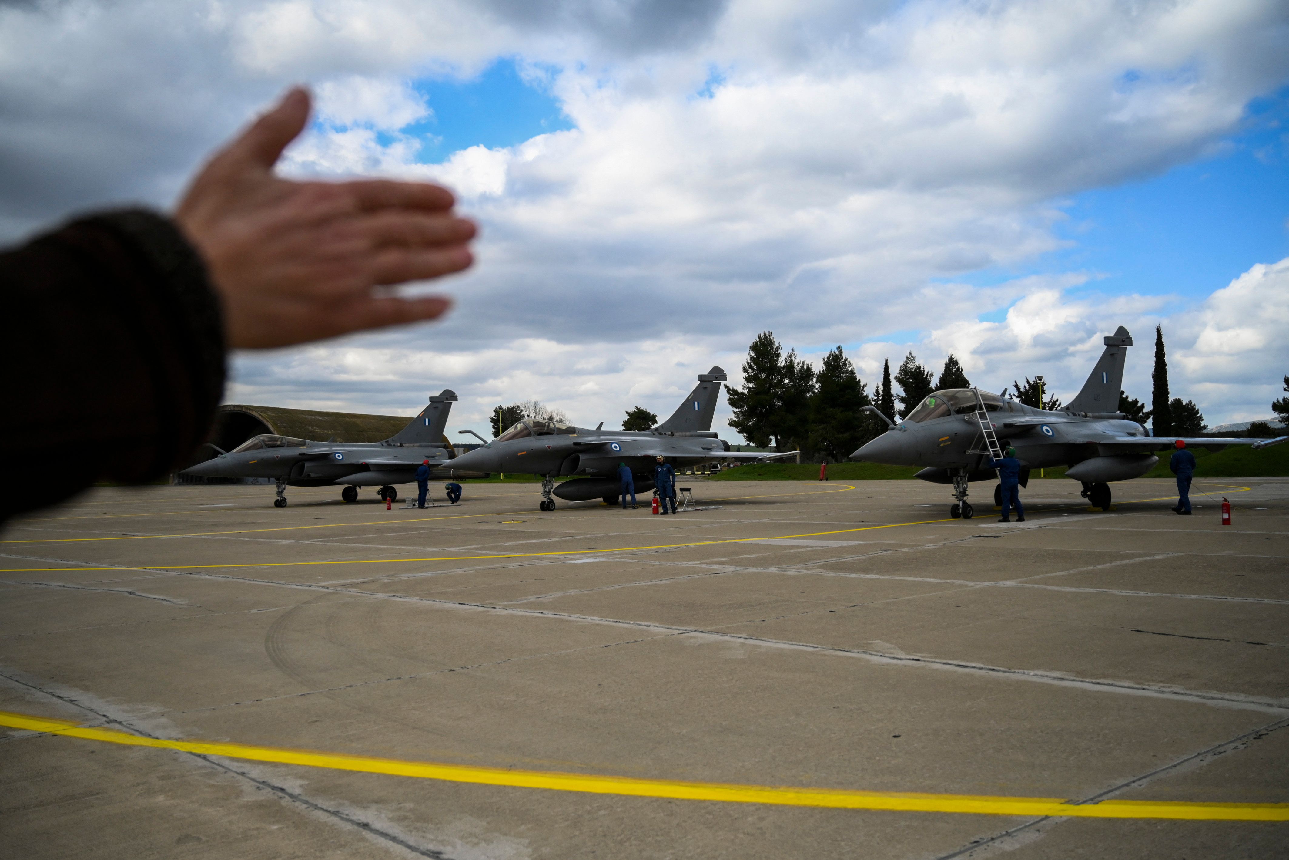 Fransa'nın 'Rafale' uçakları Yunanistan'a ulaştı