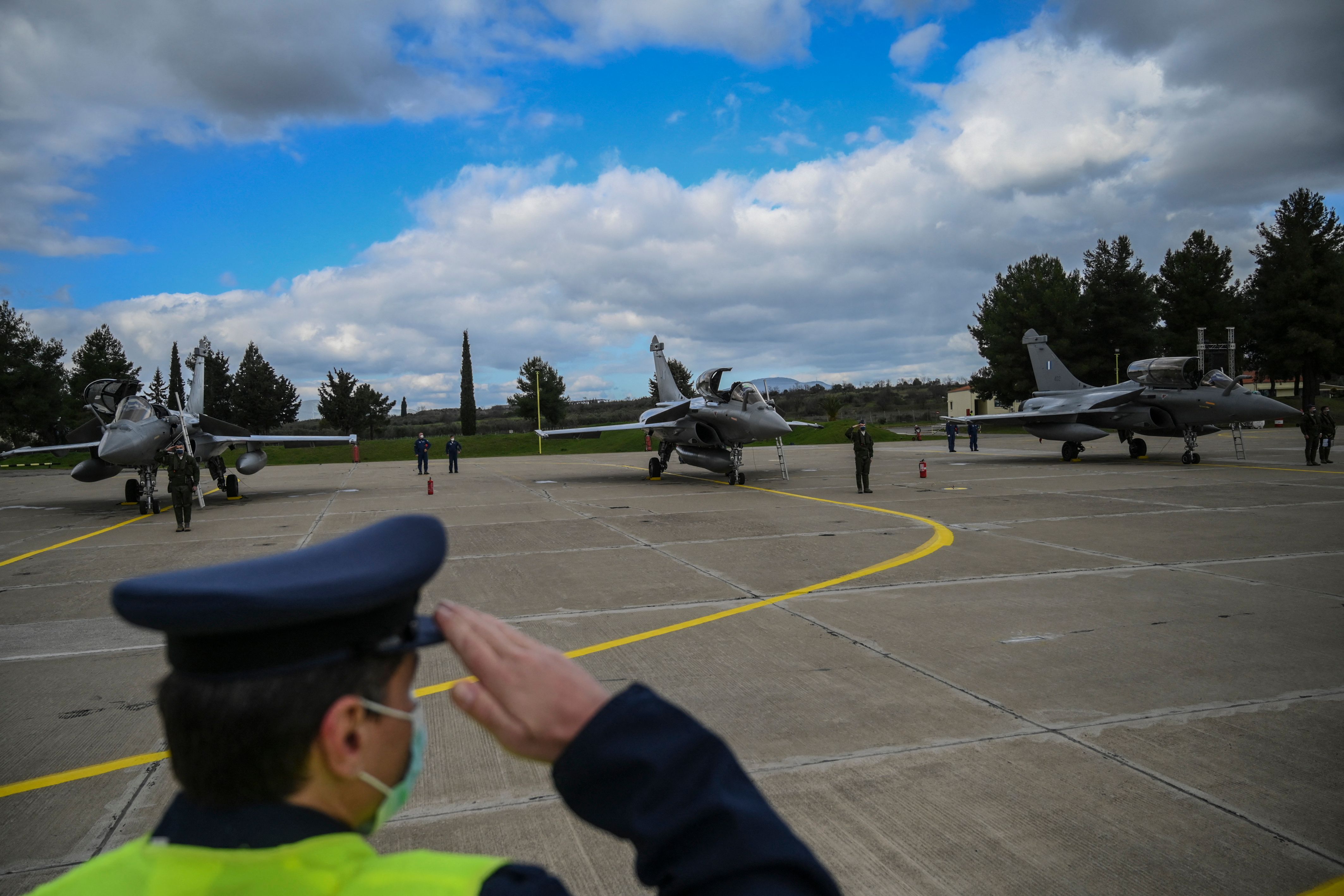 Fransa'nın 'Rafale' uçakları Yunanistan'a ulaştı