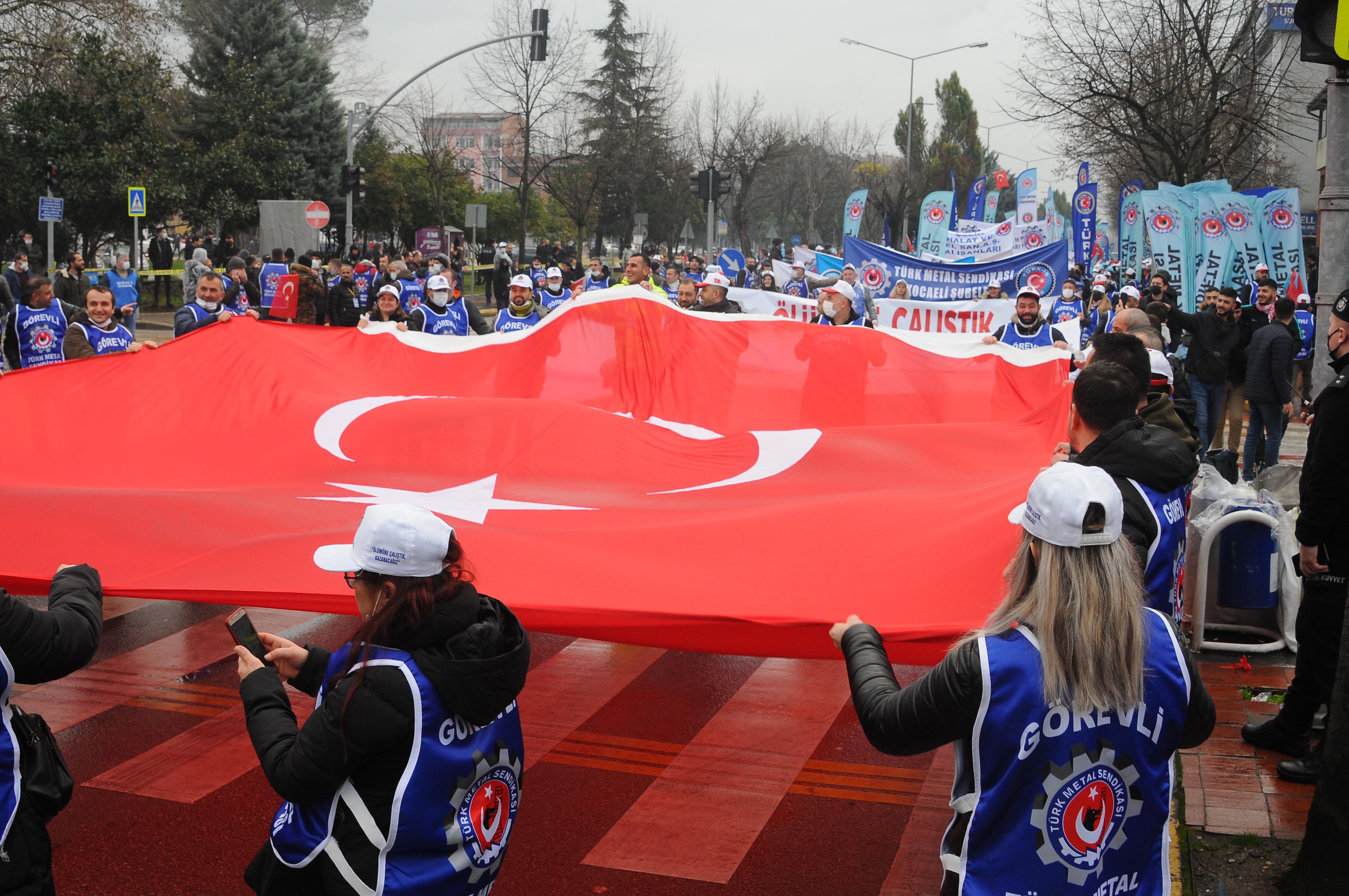 İzmit’te metal işçilerinden 'toplu sözleşme' mitingi