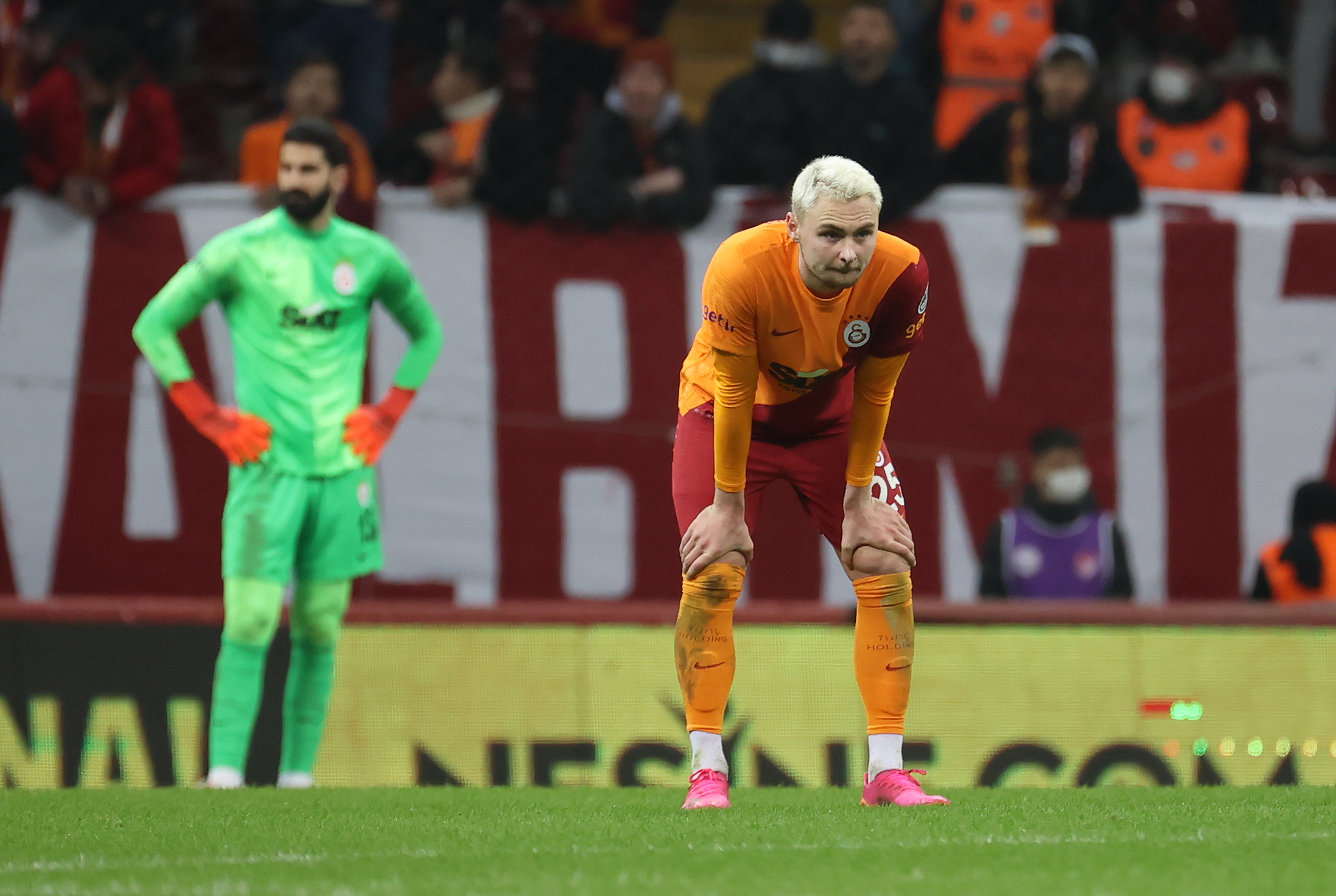 Galatasaray'ın penaltı beklediği pozisyon için eski hakemler ne dediler?