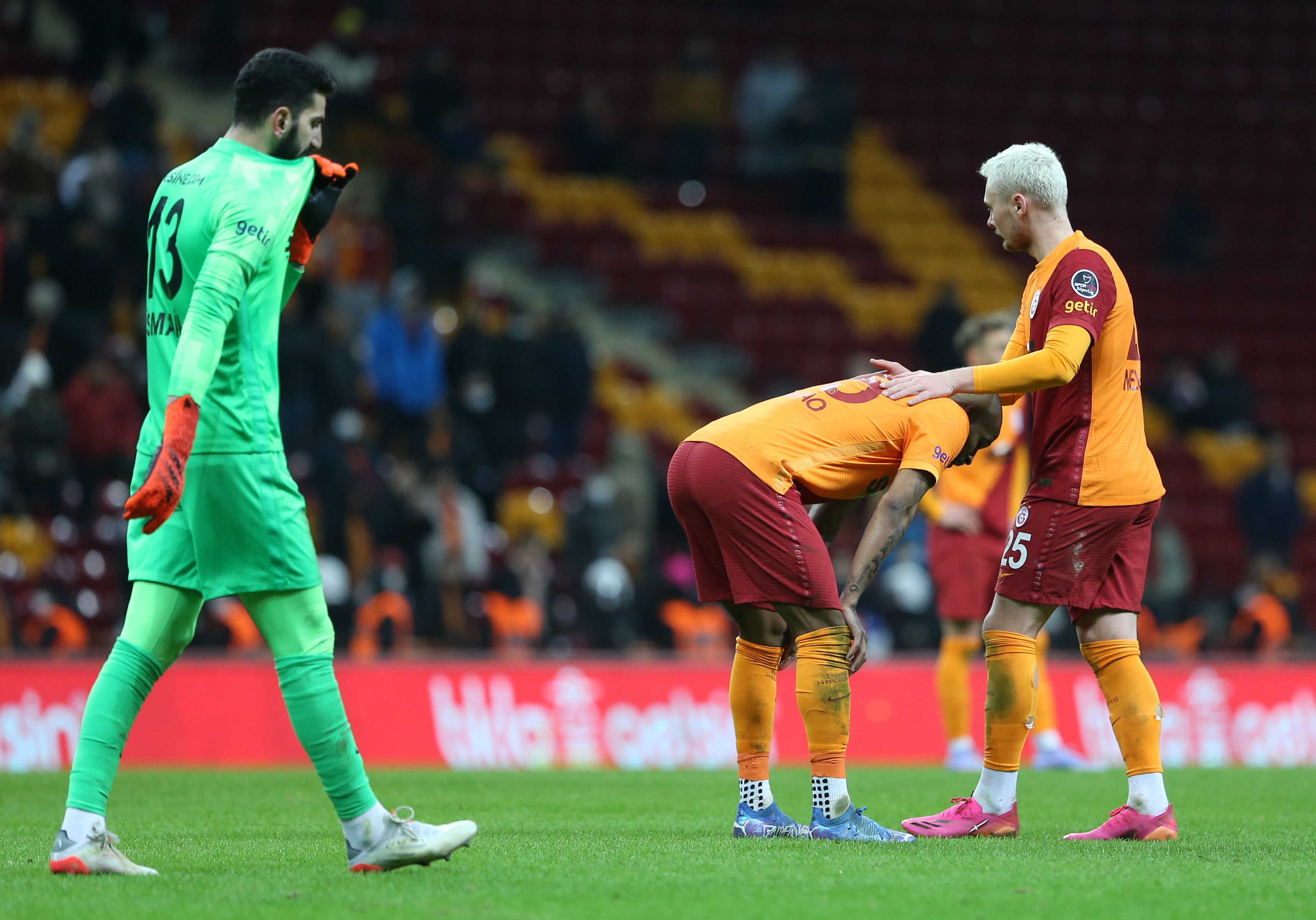 Galatasaray'ın penaltı beklediği pozisyon için eski hakemler ne dediler?