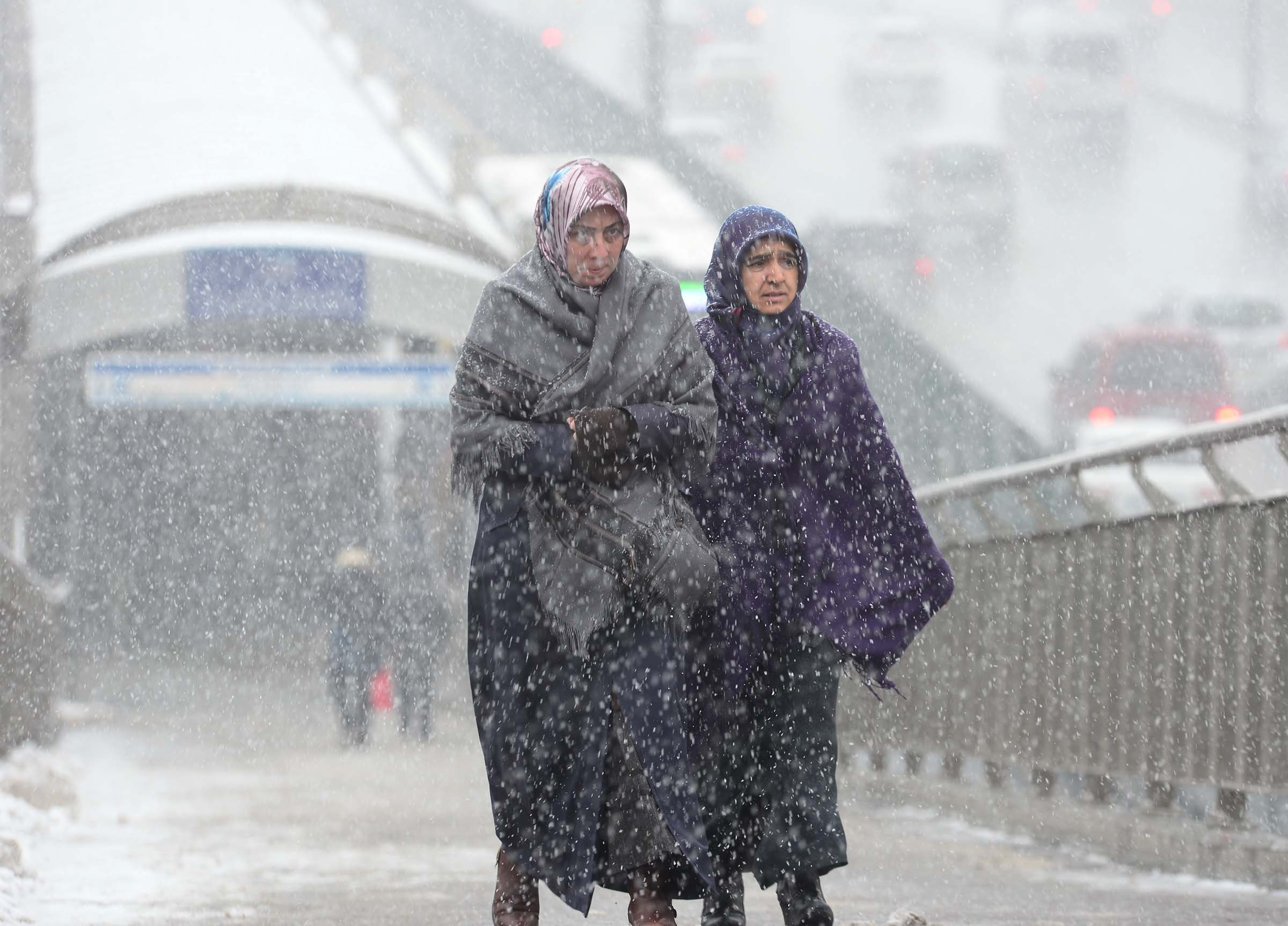 İstanbul'da kar ne zaman başlayacak? Açıklamalar art arda geliyor: '15-20 santimi bulabilir'