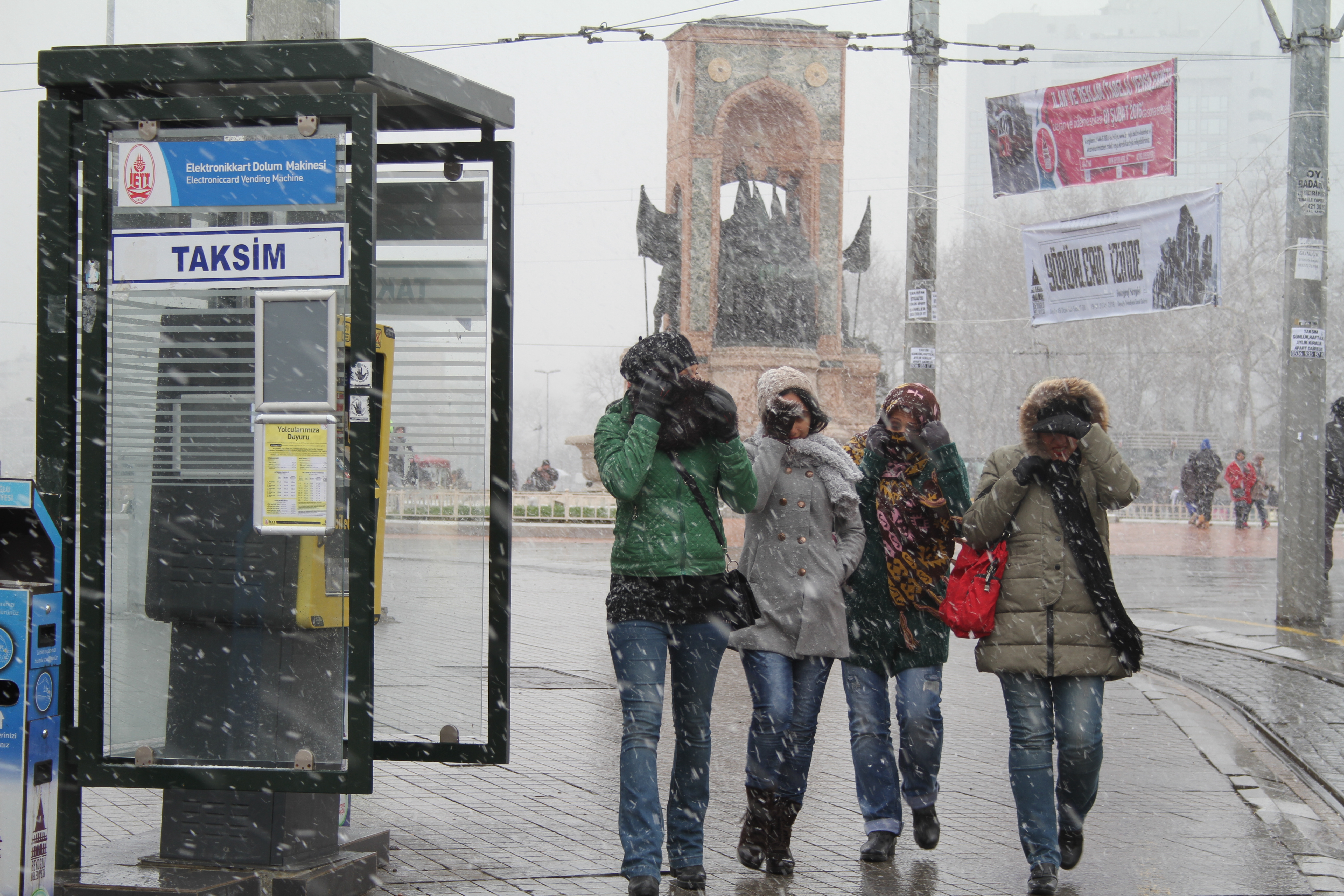 İstanbul'da kar ne zaman başlayacak? Açıklamalar art arda geliyor: '15-20 santimi bulabilir'