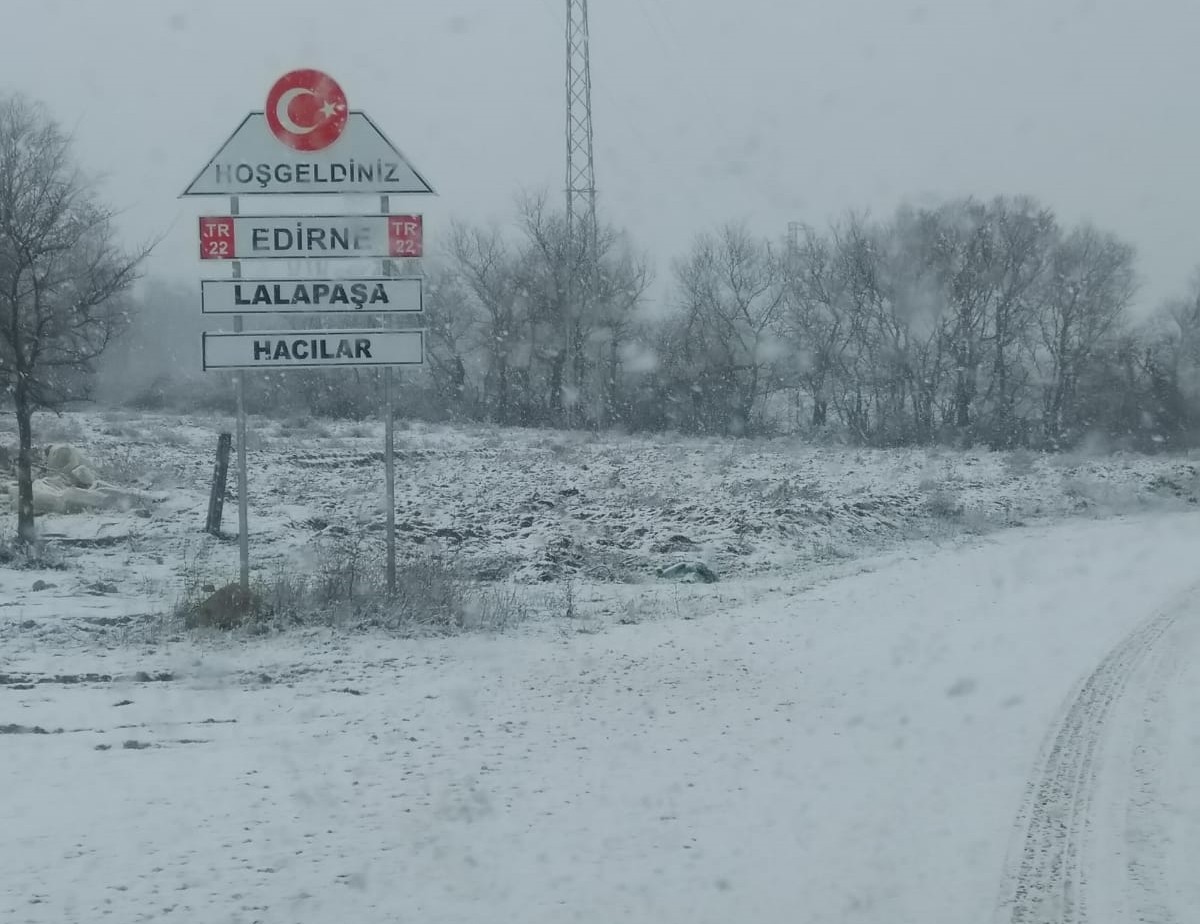 Kar İstanbul'un kapısına dayandı: Edirne kısa sürede beyaza büründü