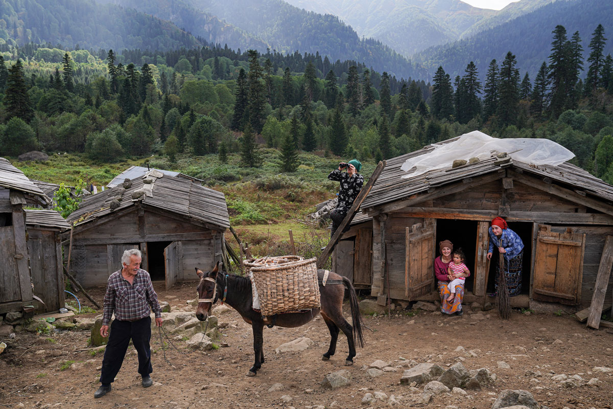 Fotoğraf sanatçılarının gözünden kartpostallık Borçka görüntüleri