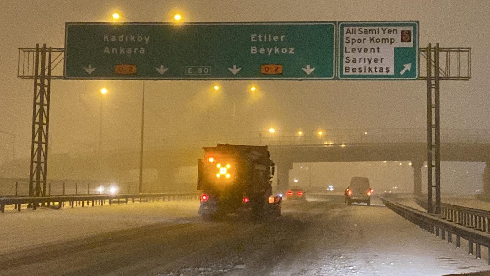 İstanbul pazar gününe bembeyaz uyandı: İşte kentteki son durum