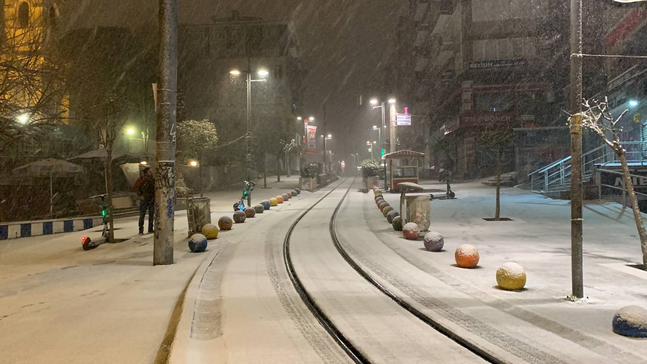 İstanbul pazar gününe bembeyaz uyandı: İşte kentteki son durum