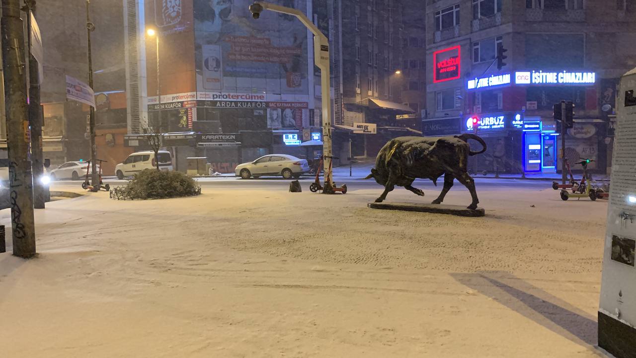 İstanbul pazar gününe bembeyaz uyandı: İşte kentteki son durum