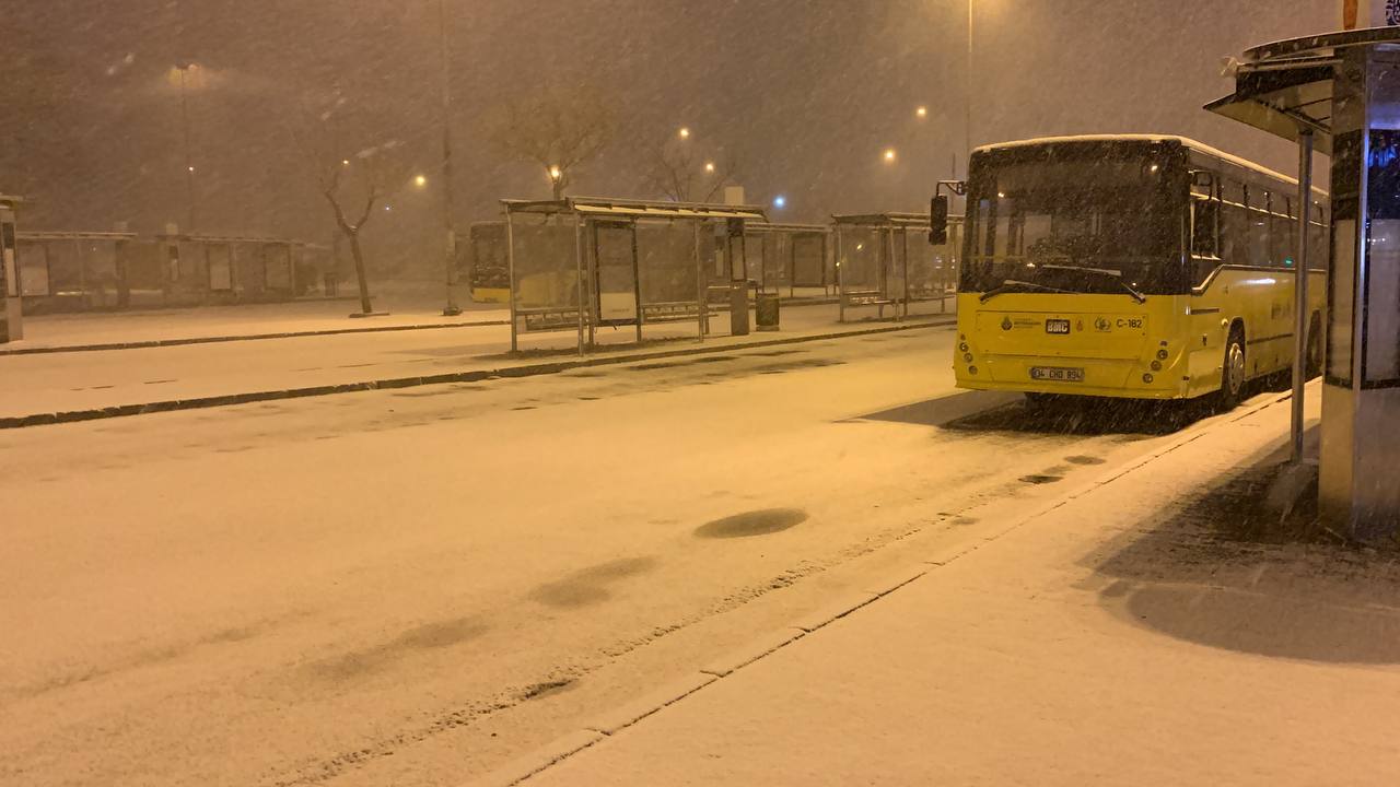 İstanbul pazar gününe bembeyaz uyandı: İşte kentteki son durum