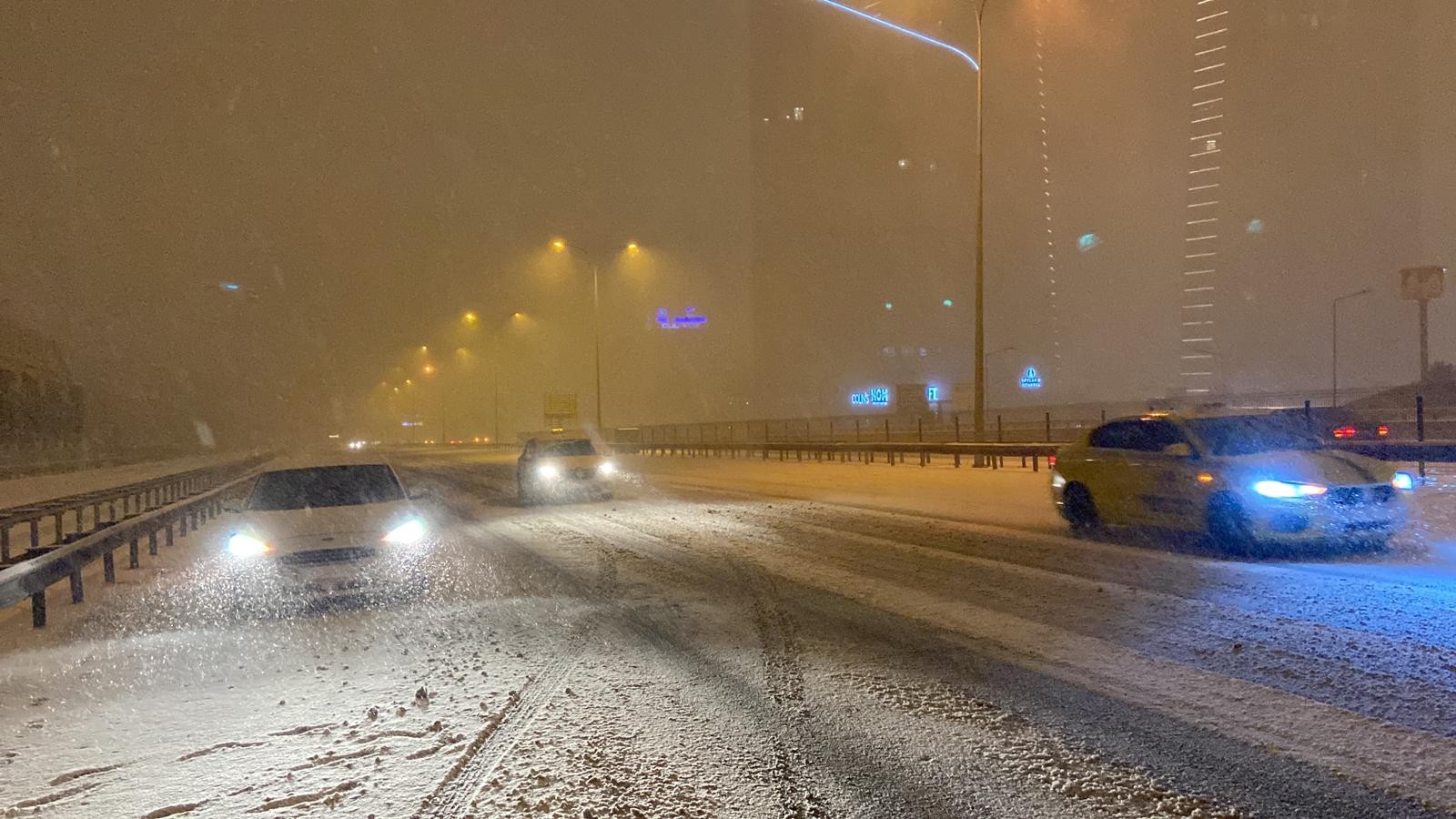 İstanbul pazar gününe bembeyaz uyandı: İşte kentteki son durum