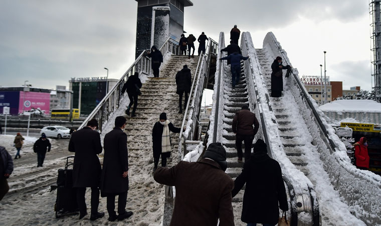 İstanbul’da yürüyen her şey dondu