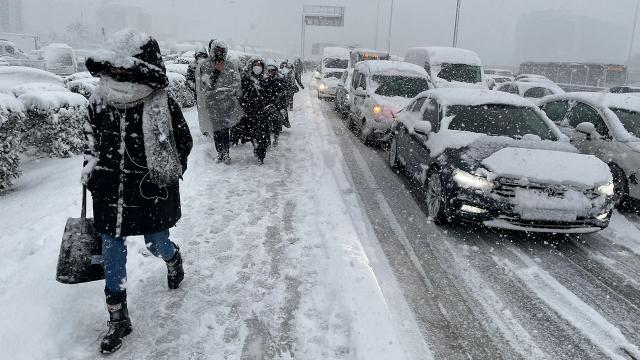 Yoğun kar yağışı sonrası İstanbul'da son durum