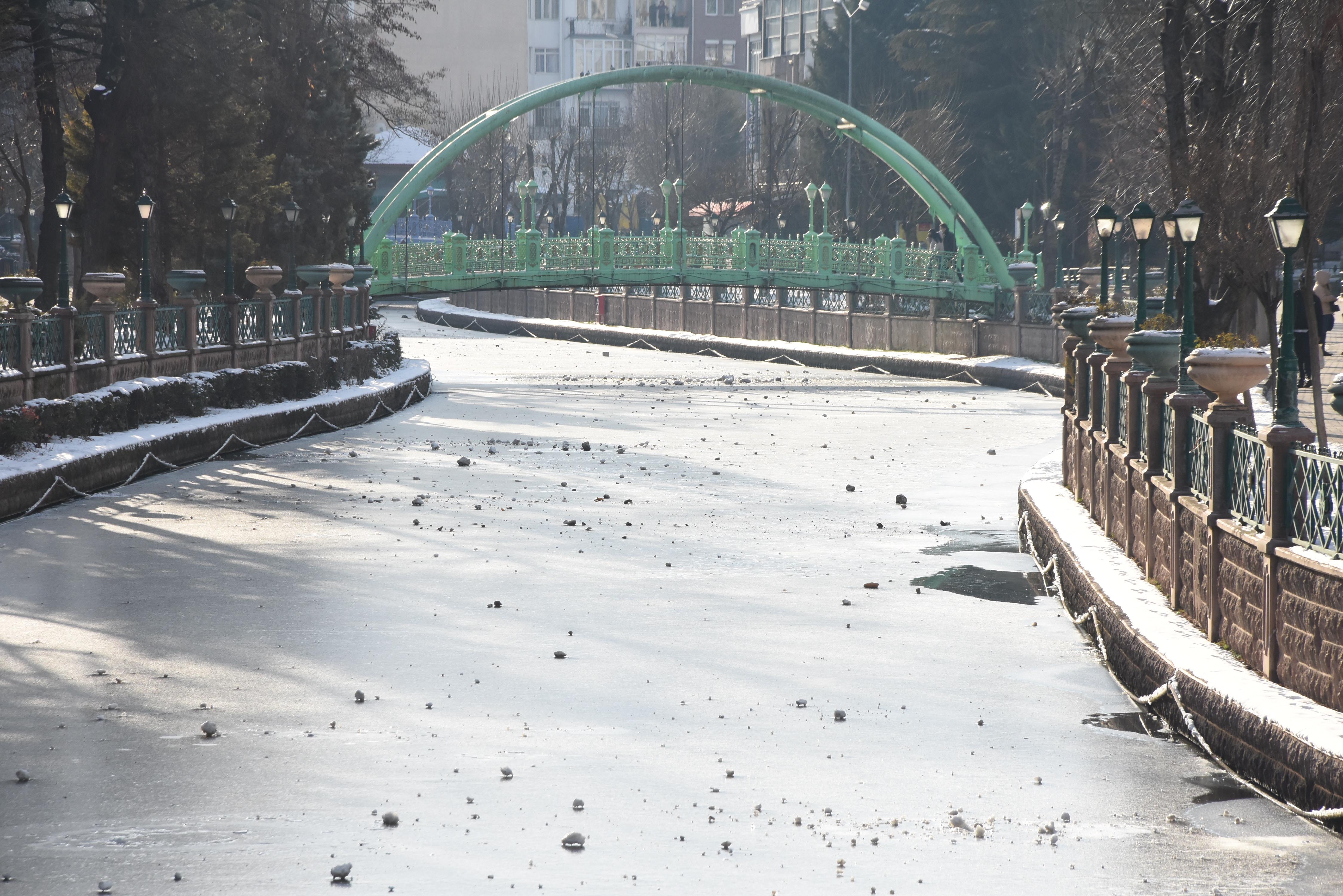 Eskişehir Porsuk Çayı'nda 'buz' alarmı